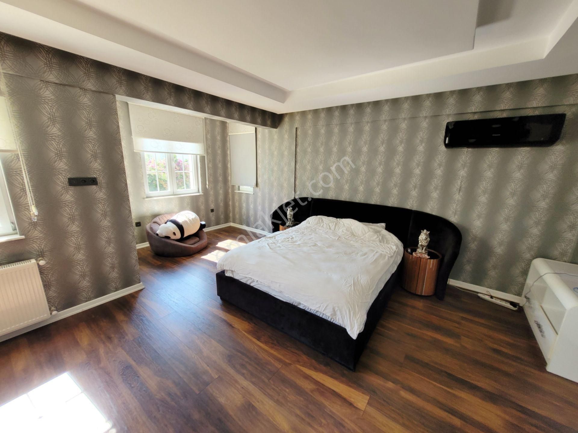 Lara Güzelobada Havuzlu 4+1 Lüx Mobilyalı Triplex Villa - Görsel 24