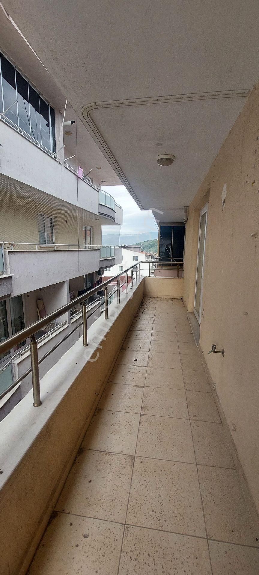Dikili Salimbey Mahallesinde Merkezi Isıtmalı Merkezi Konumda Asansörlü 3+1 Dublex Satılık - Görsel 7