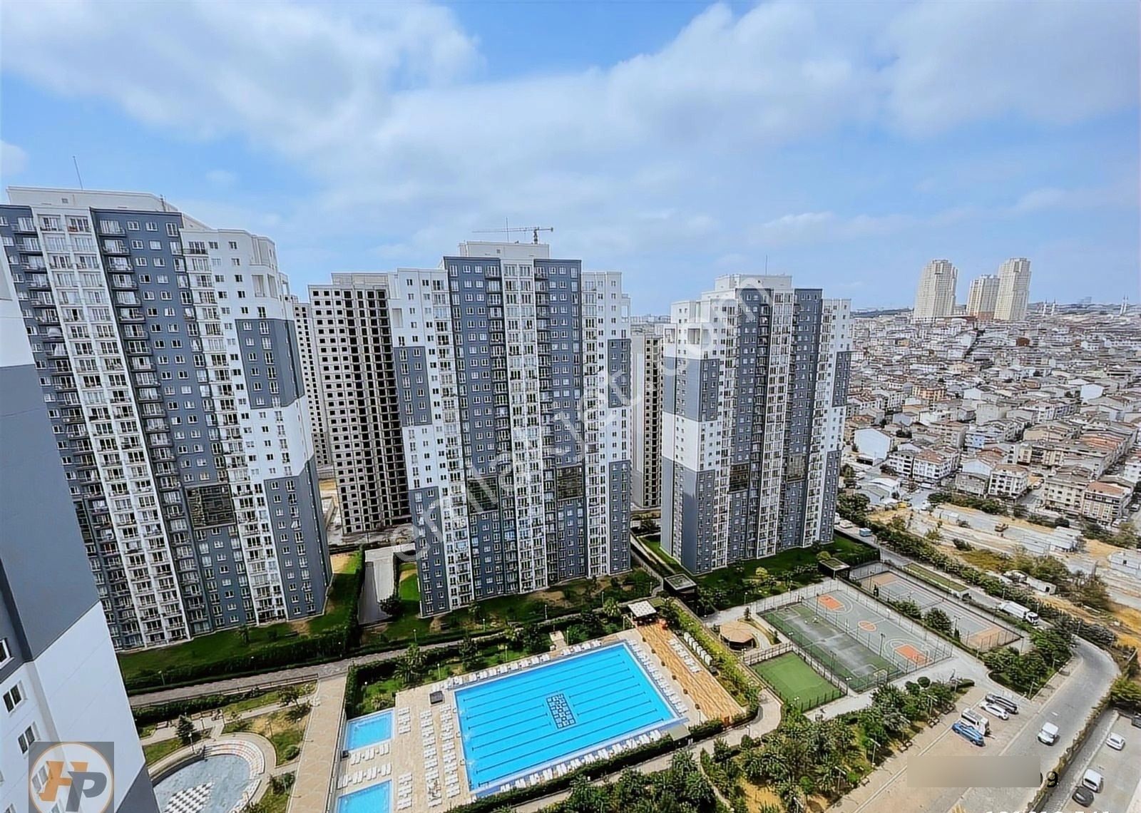 Fi Towers'ta Havuz Manzaralı Bakımlı Boş 2+1 Satılık Daire