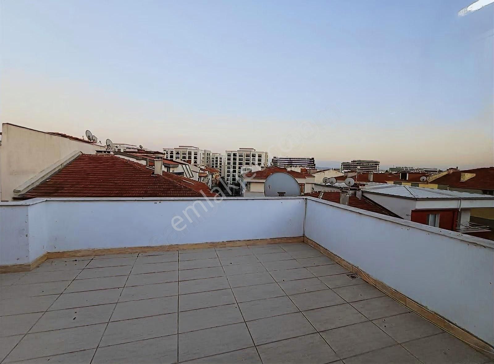 Paşaalanı Aile Apartmanı 130 M2 2+1 Eşyalı Kiralık Daire - Görsel 13