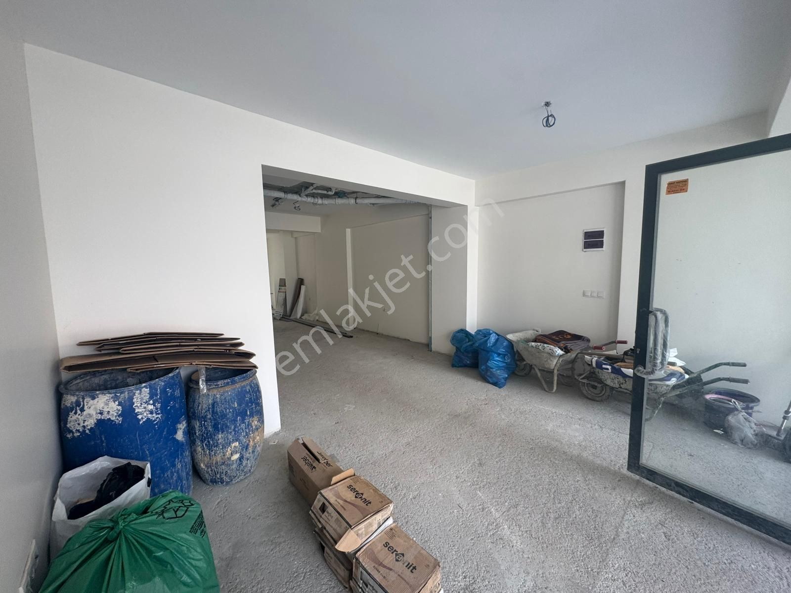 Pegaas'tan Hastane Karşısı'nda 120 M2 Sıfır Kiralık Dükkan - Görsel 2