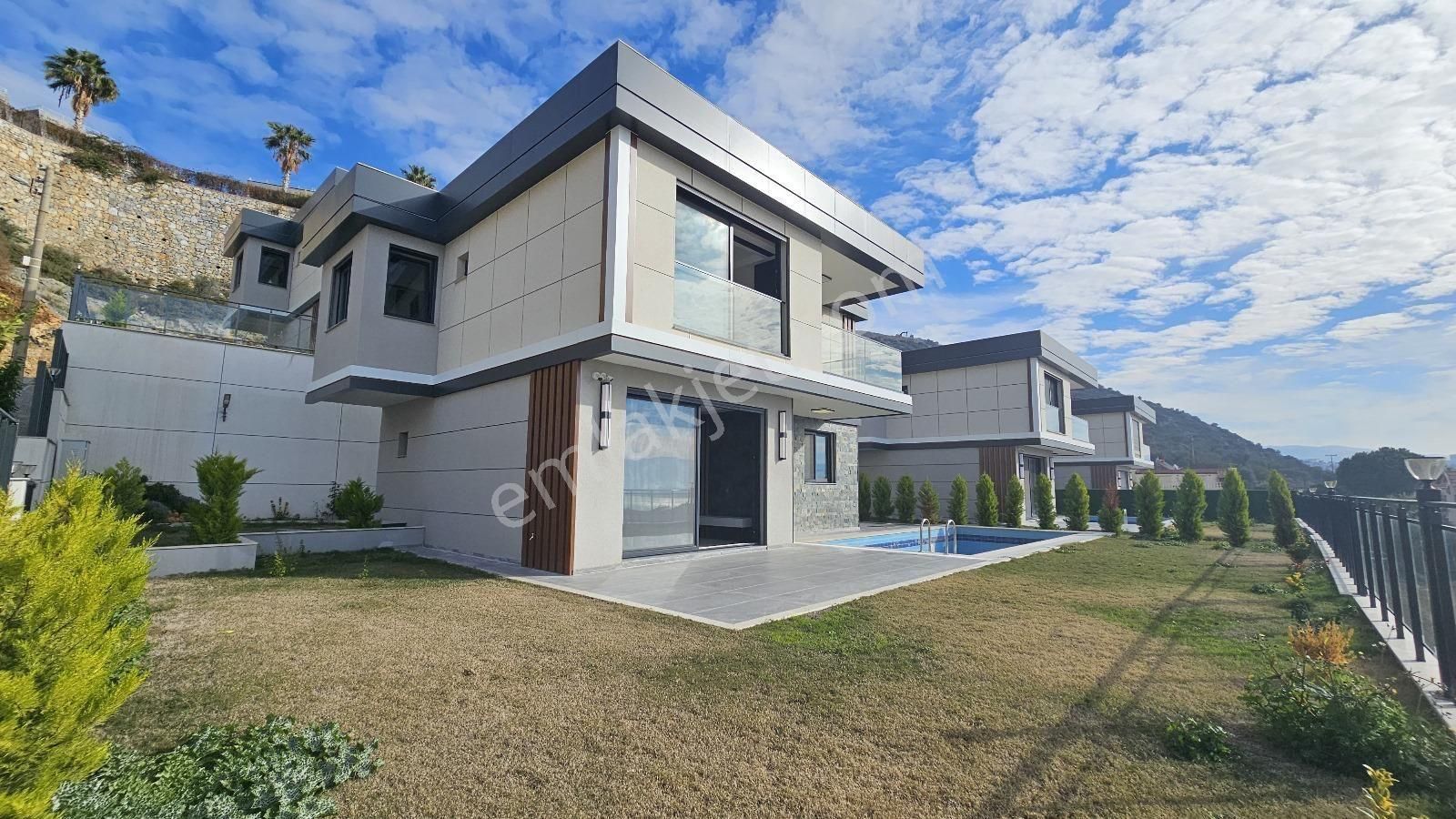 Kuşadası Merkezde Satılık 4+1 - Görsel 7