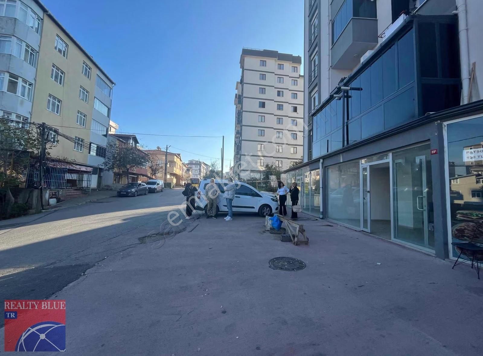 Pendik Ahmetyesevi'de Cadde Üzeri Sıfır Kiralık Dükkan