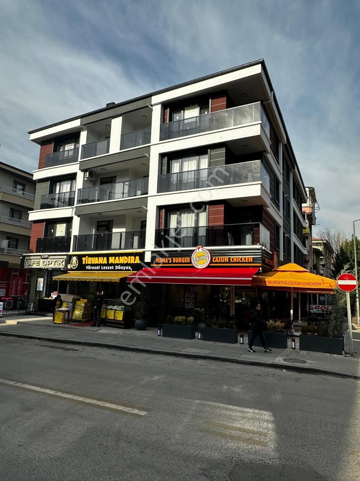 Aydınlıkevler Ana Cadde Üzeri Satılık 3+1