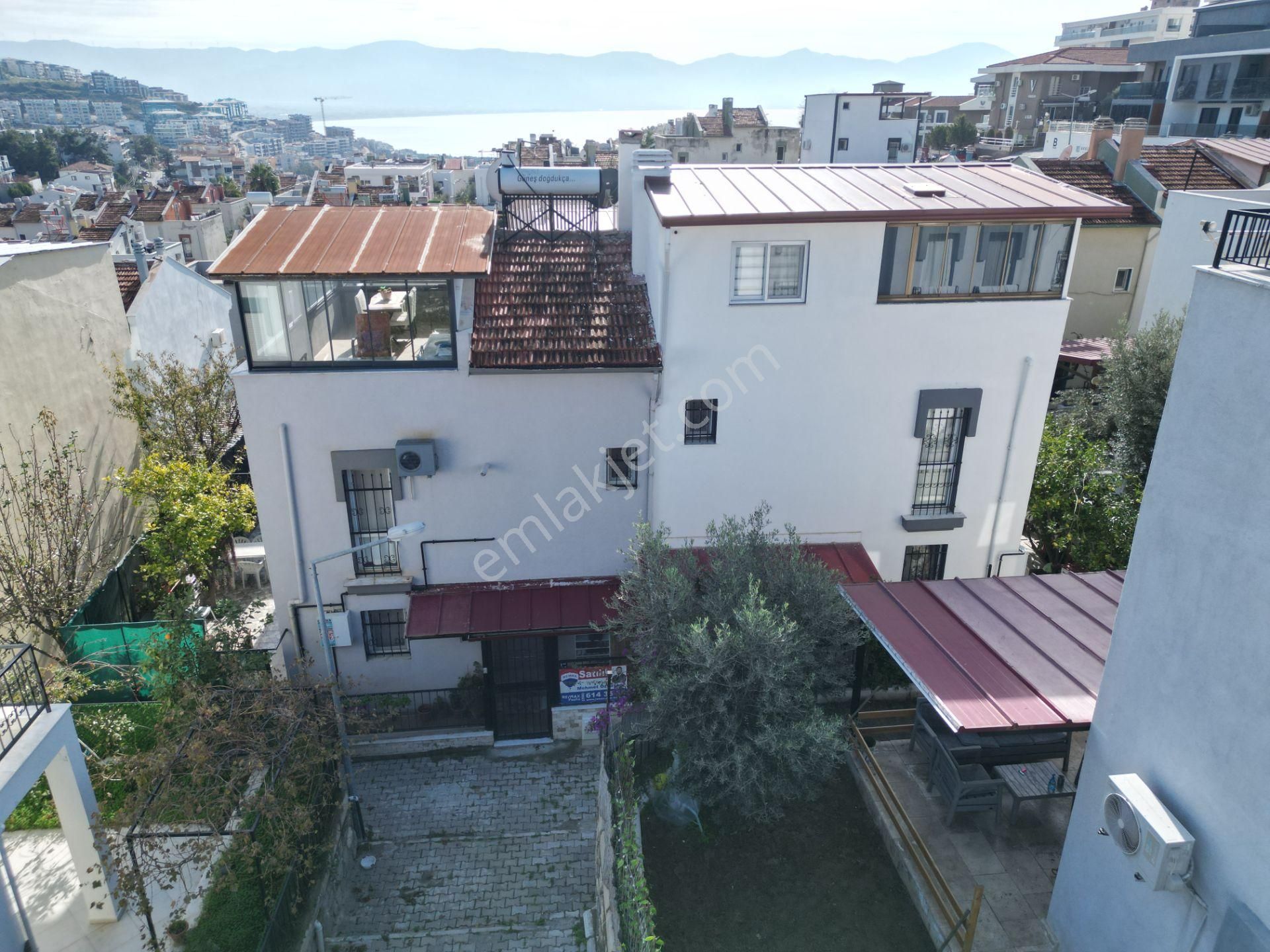 Kadınlar Denizi İlközge Sitesi Deniz Manzaralı Satılık 3+1 Villa