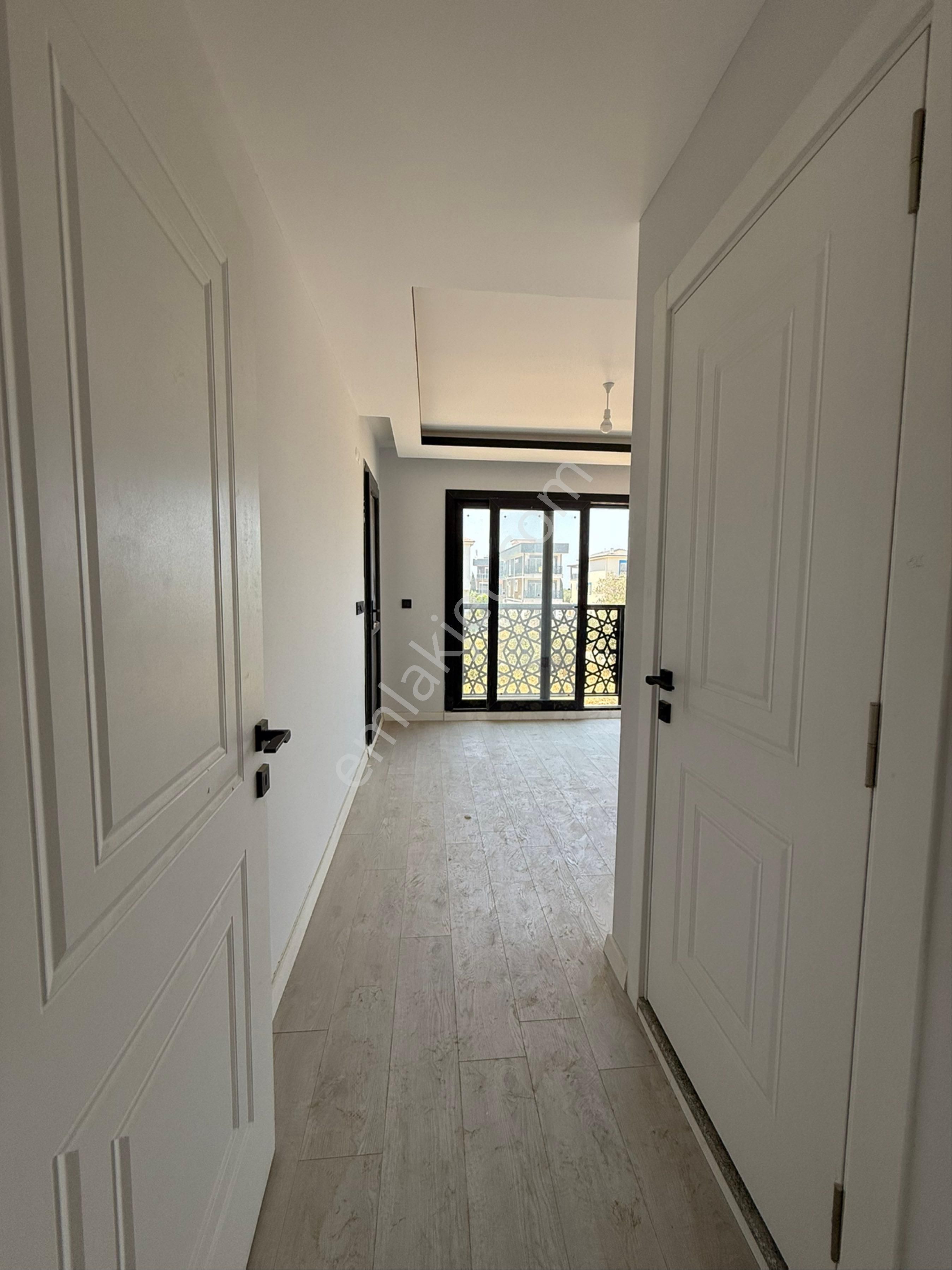 Kuşadası Davutlarda Satılık Tripleks Müstakil Villa - Görsel 8