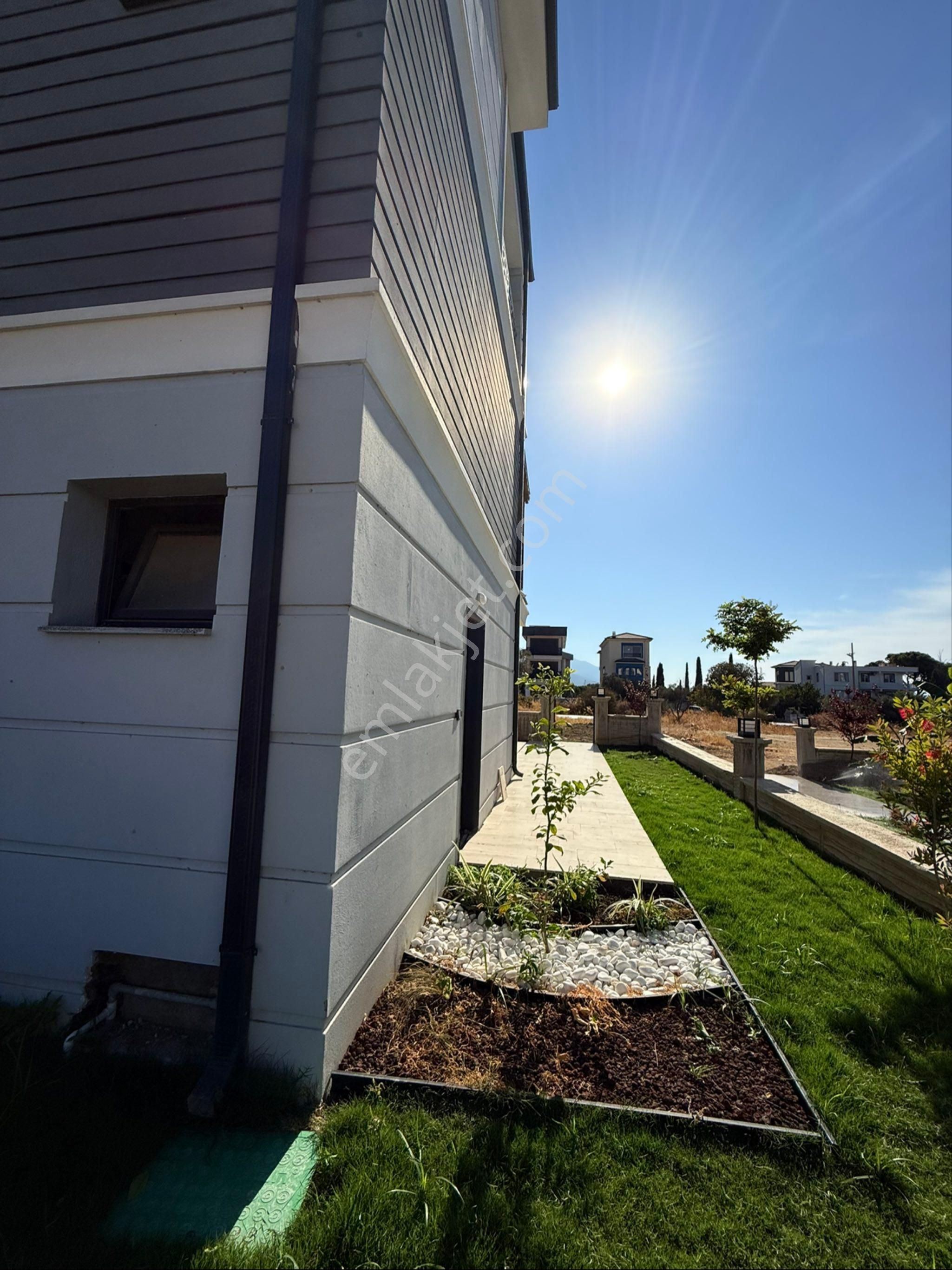 Kuşadası Davutlarda Satılık Tripleks Müstakil Villa - Görsel 3