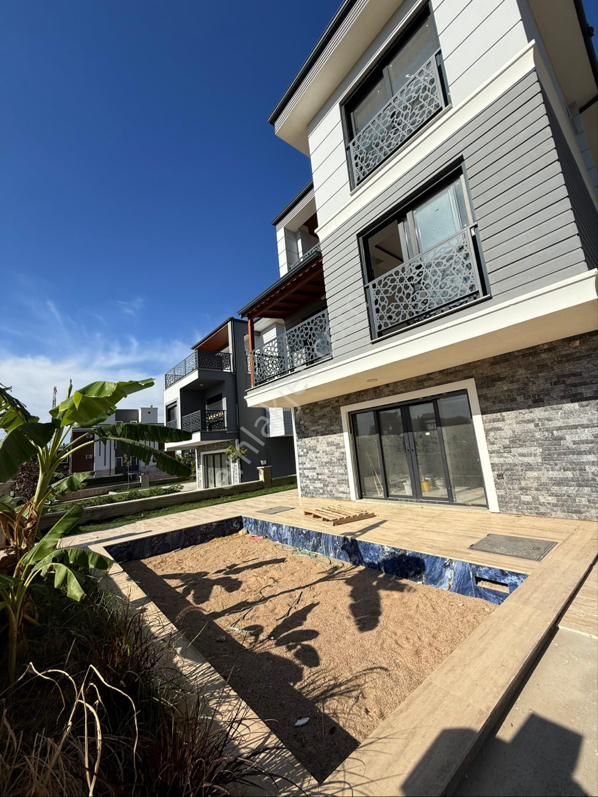 Kuşadası Davutlarda Satılık Tripleks Müstakil Villa - Görsel 4