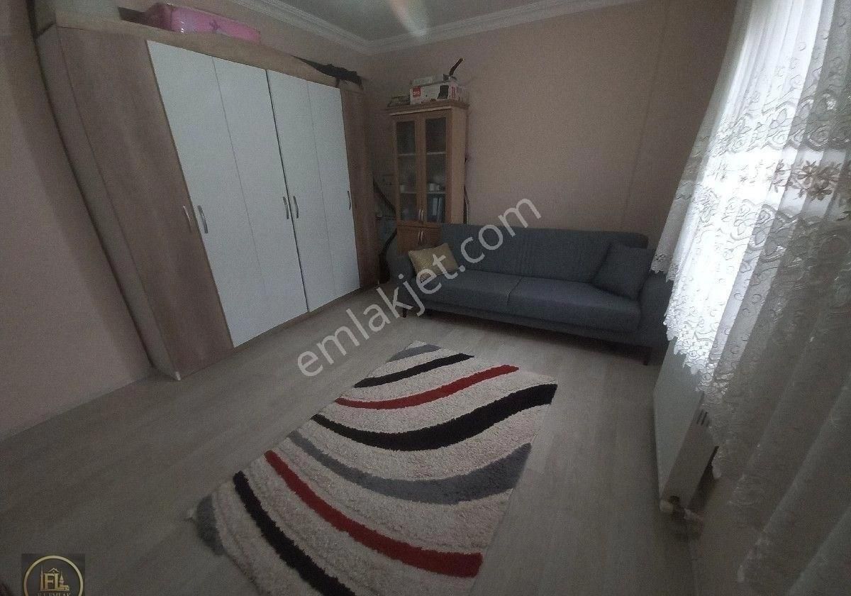 Fl Emlaktan Ümraniye Necip Fazıl Mahallesinde Çok Temiz Esyalı Kiralık 2+1 Ara Kat Daıre - Görsel 3
