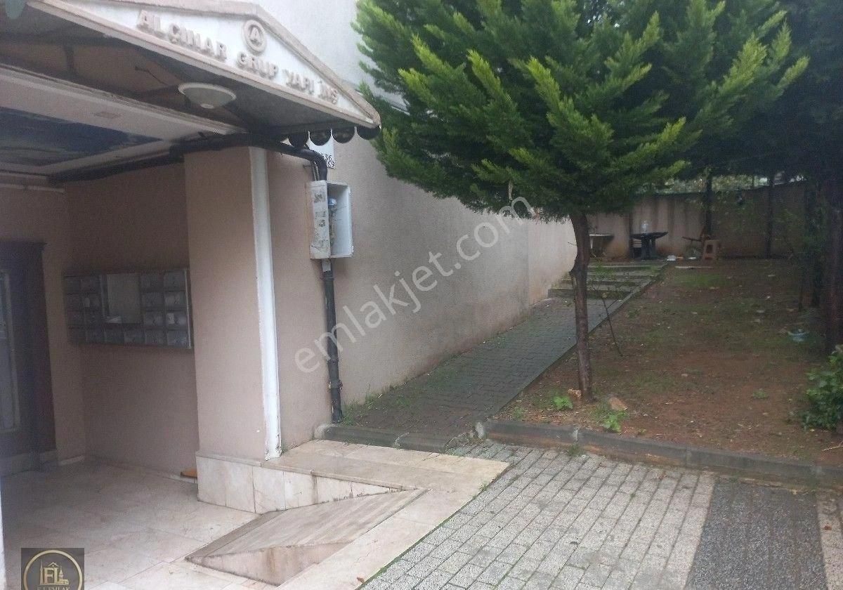 Fl Emlaktan Ümraniye Necip Fazıl Mahallesinde Çok Temiz Esyalı Kiralık 2+1 Ara Kat Daıre - Görsel 12