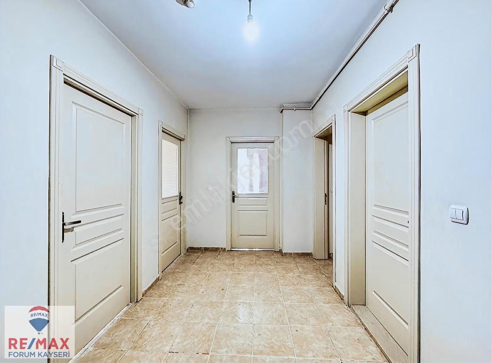 Talas Tokide Üniversite Girişinde Kiralık 3+1 Daire - Görsel 29