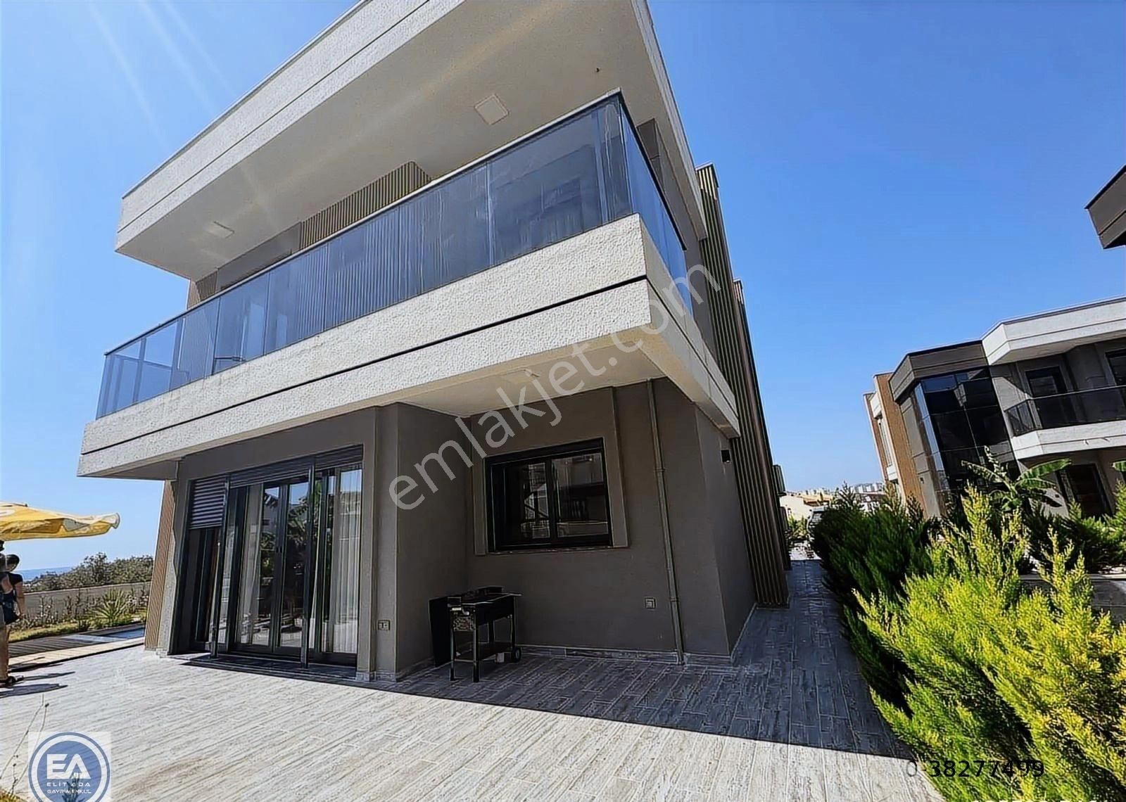 Kuşadası Karaova Mahallesindeözel Havuzlu 4+1 Villa - Görsel 11