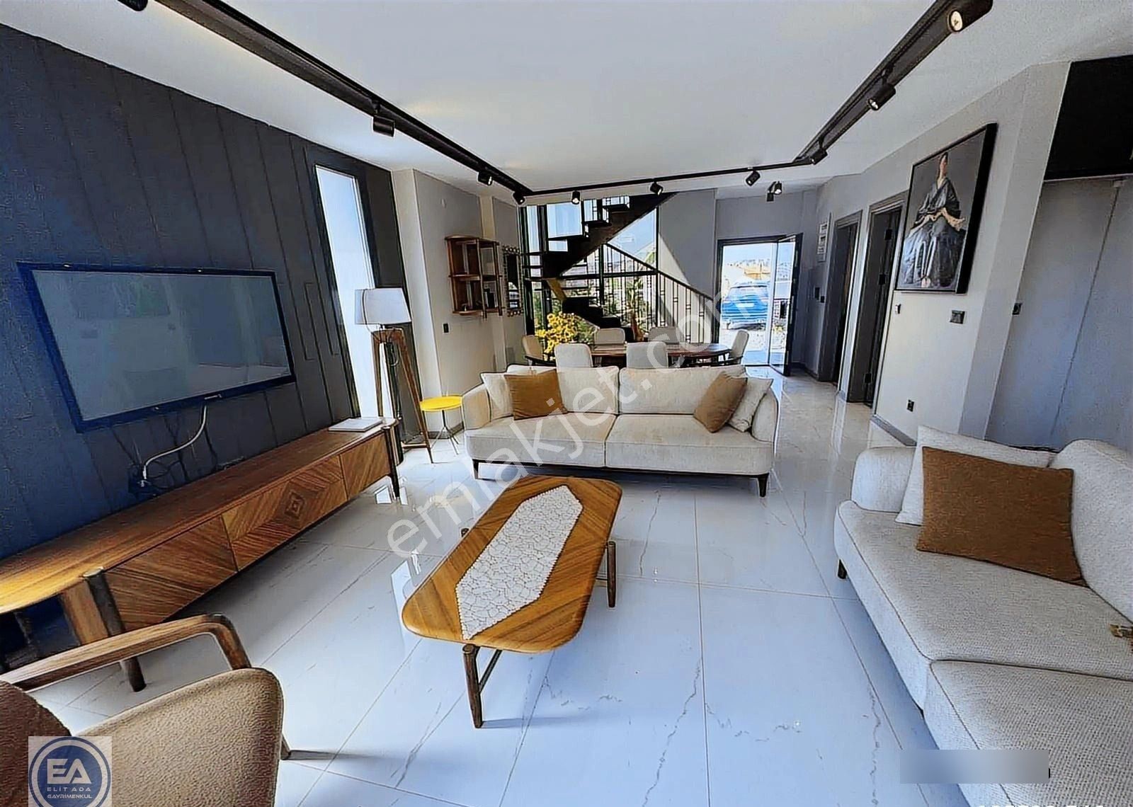 Kuşadası Karaova Mahallesindeözel Havuzlu 4+1 Villa - Görsel 3