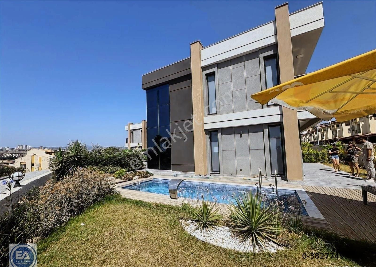 Kuşadası Karaova Mahallesindeözel Havuzlu 4+1 Villa - Görsel 35