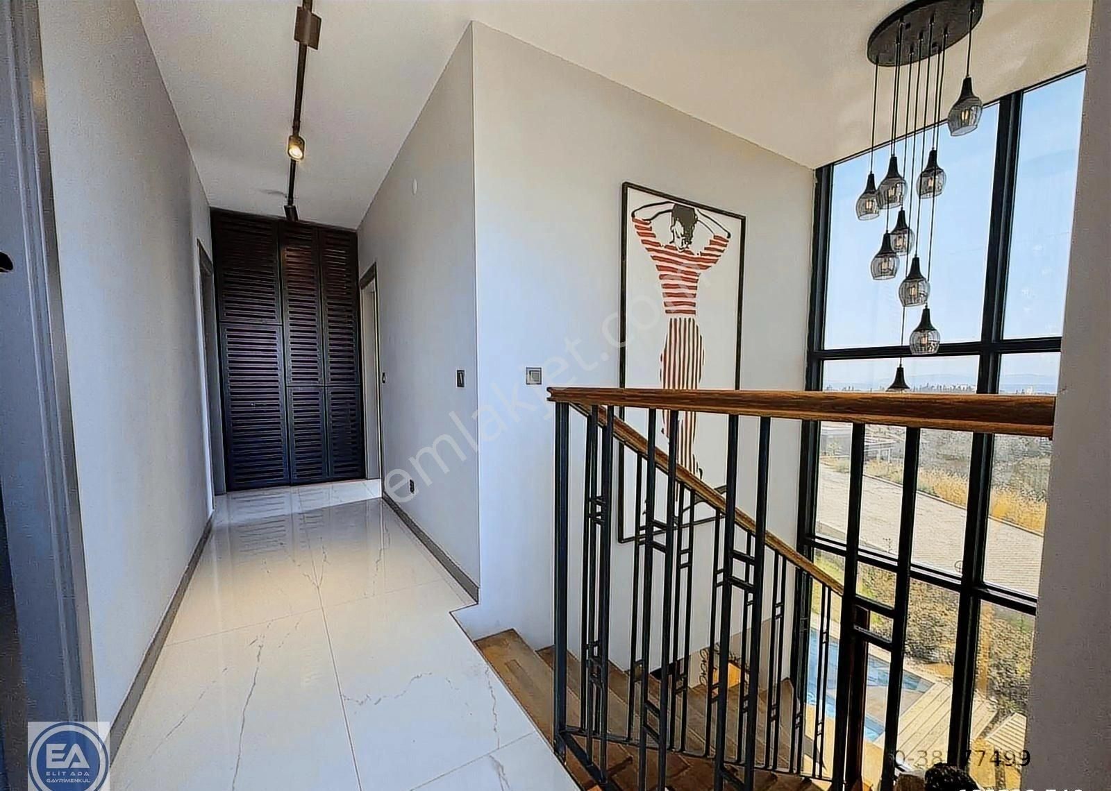 Kuşadası Karaova Mahallesindeözel Havuzlu 4+1 Villa - Görsel 12