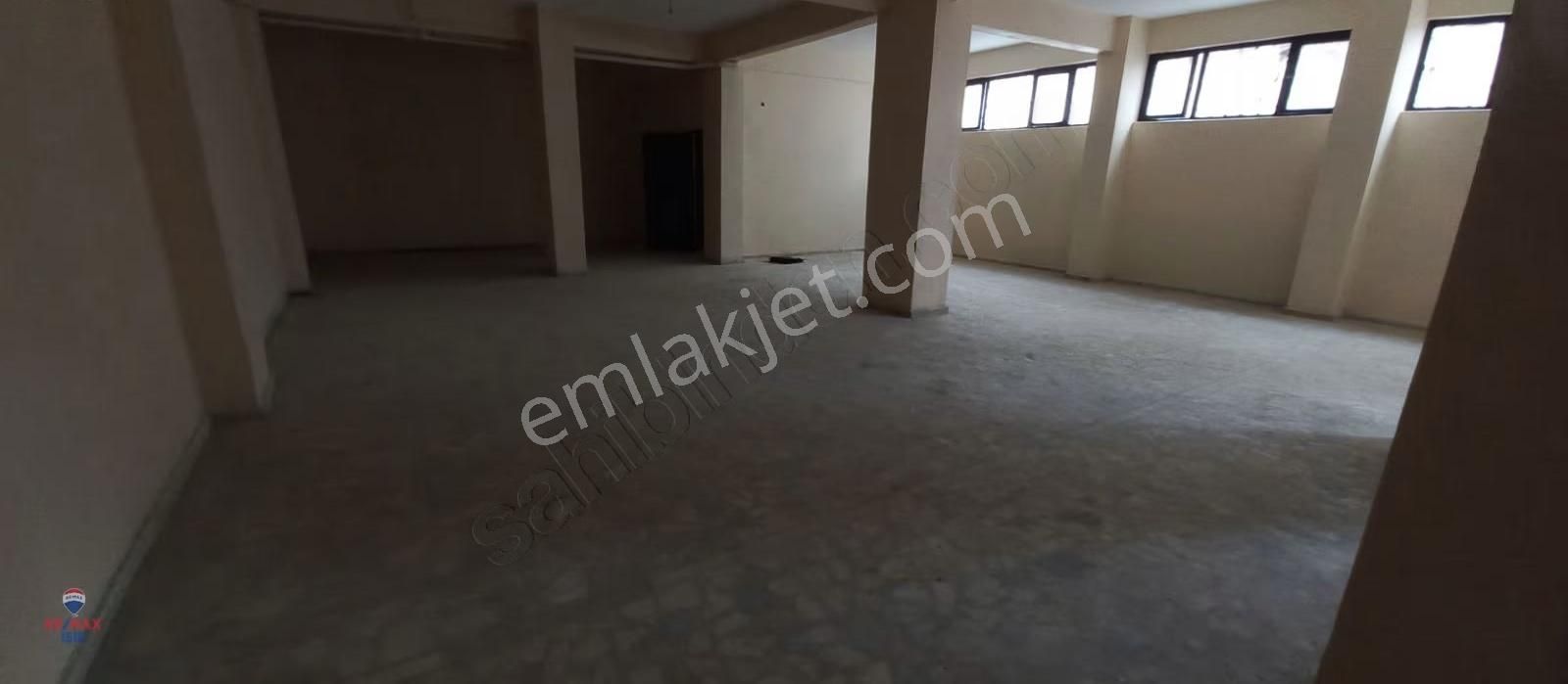 Ferhatpaşa'da Zemine Basar Tonaja Uygun Önüne Araç Yanaşır - Görsel 9