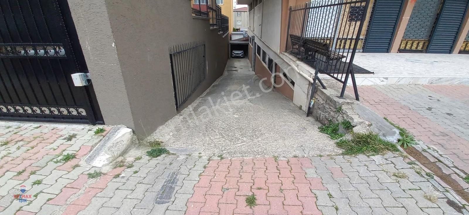 Ferhatpaşa'da Zemine Basar Tonaja Uygun Önüne Araç Yanaşır - Görsel 10