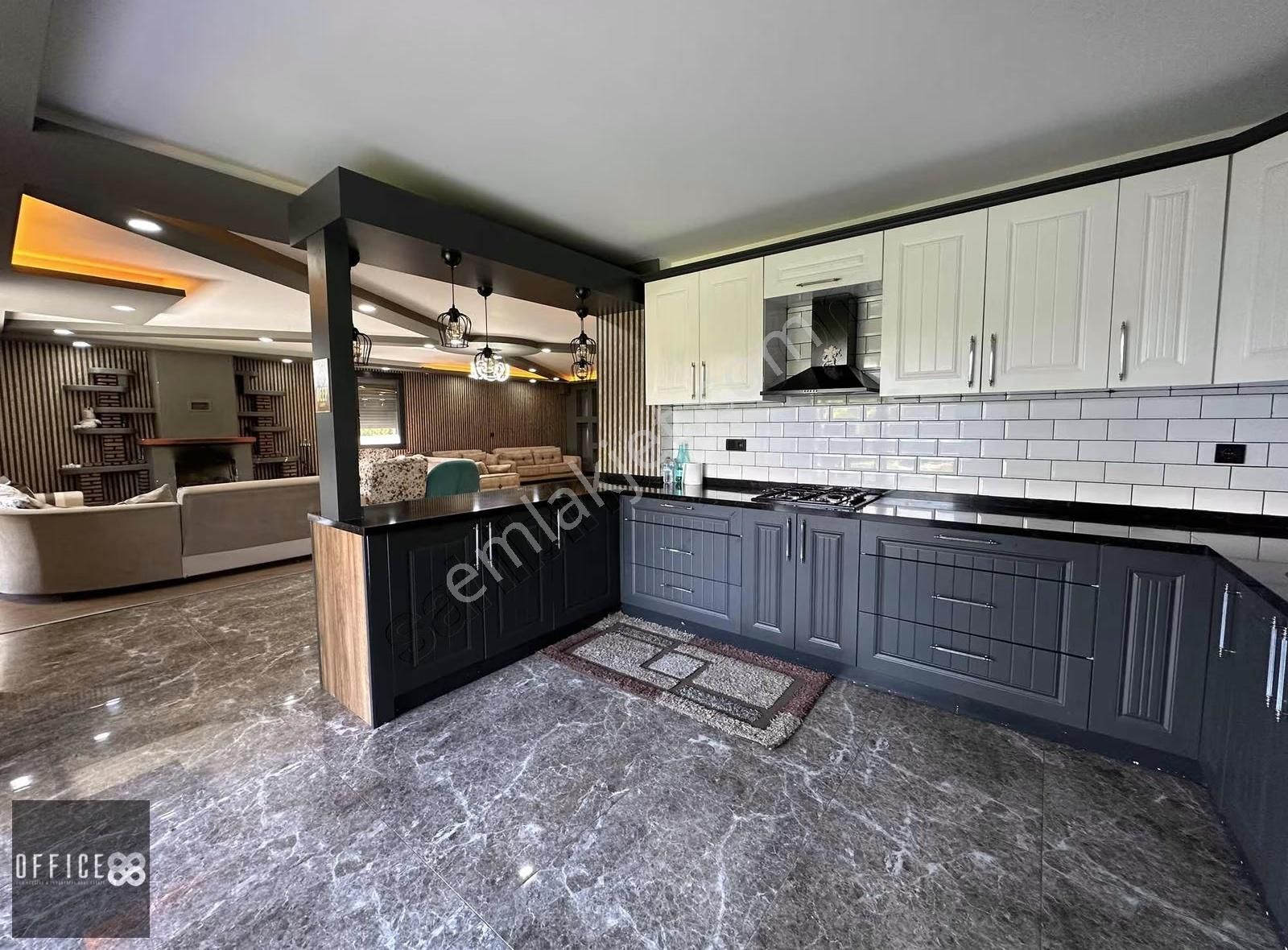 Çiçekliköy'de Kusursuz Yaşam Alanı 5+1 Kiralık Villa - Görsel 2