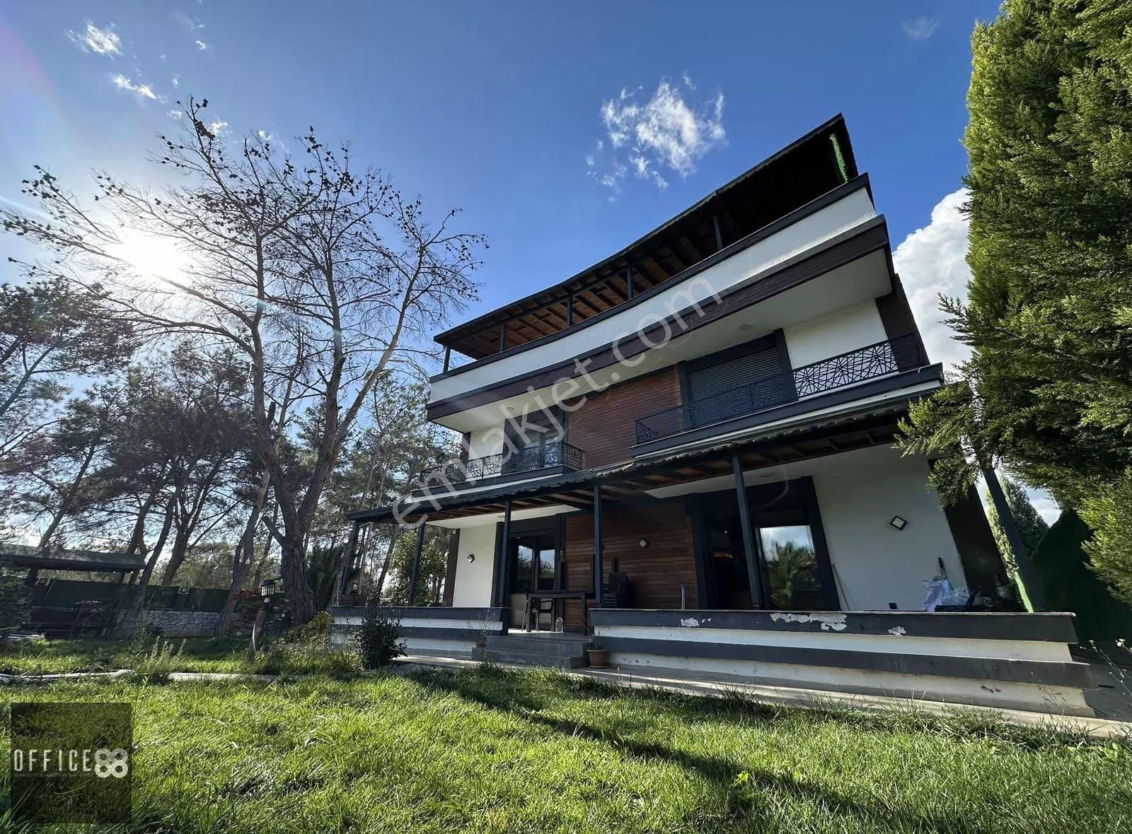 Çiçekliköy'de Kusursuz Yaşam Alanı 5+1 Kiralık Villa - Görsel 9