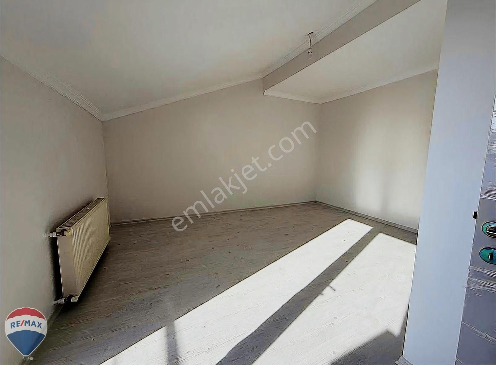 Remax İrem Cebeci'den Çarşıya Yakın Geniş 2+1 - Görsel 7