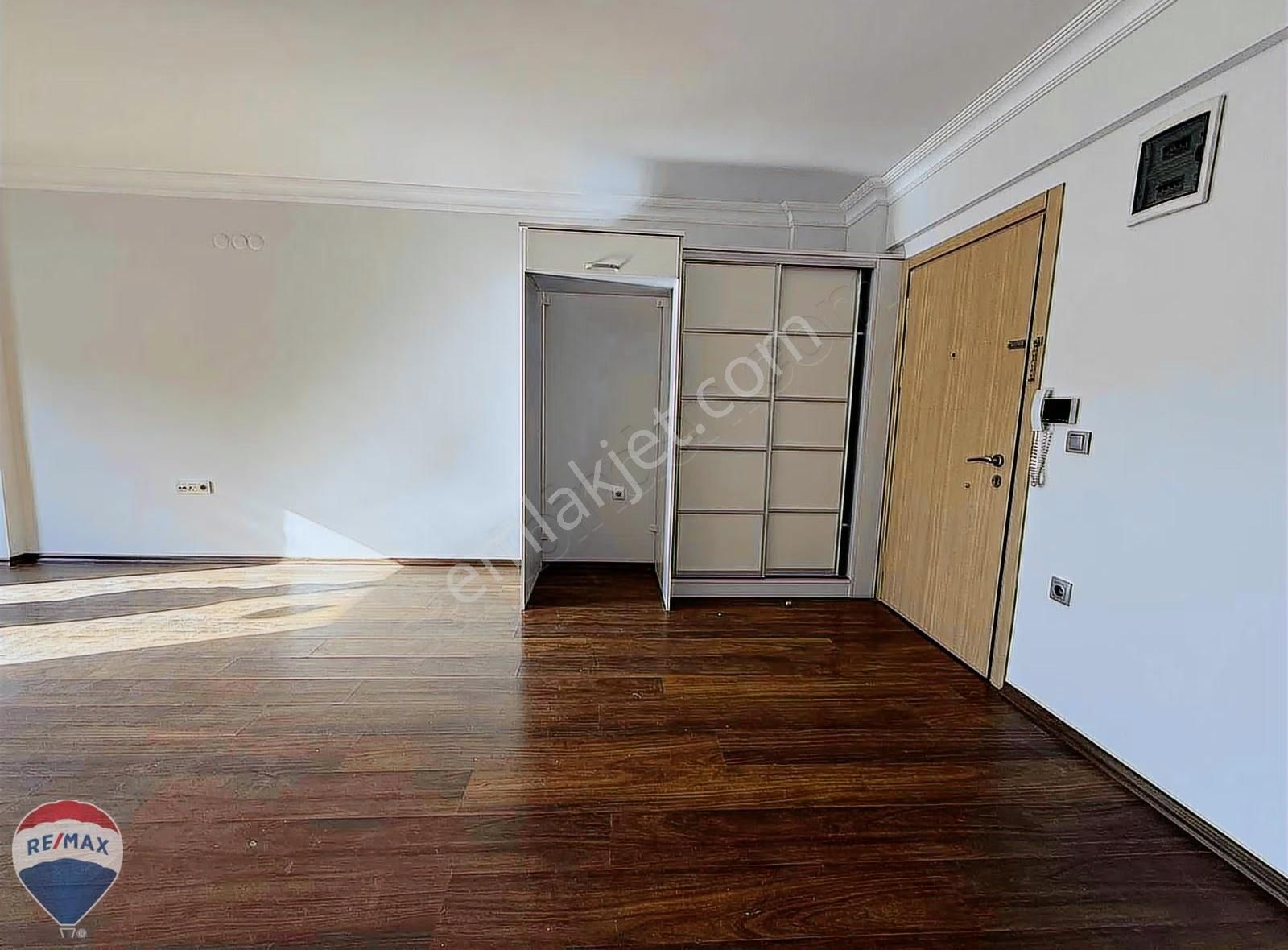 Remax İrem Cebeci'den Çarşıya Yakın Geniş 2+1 - Görsel 3