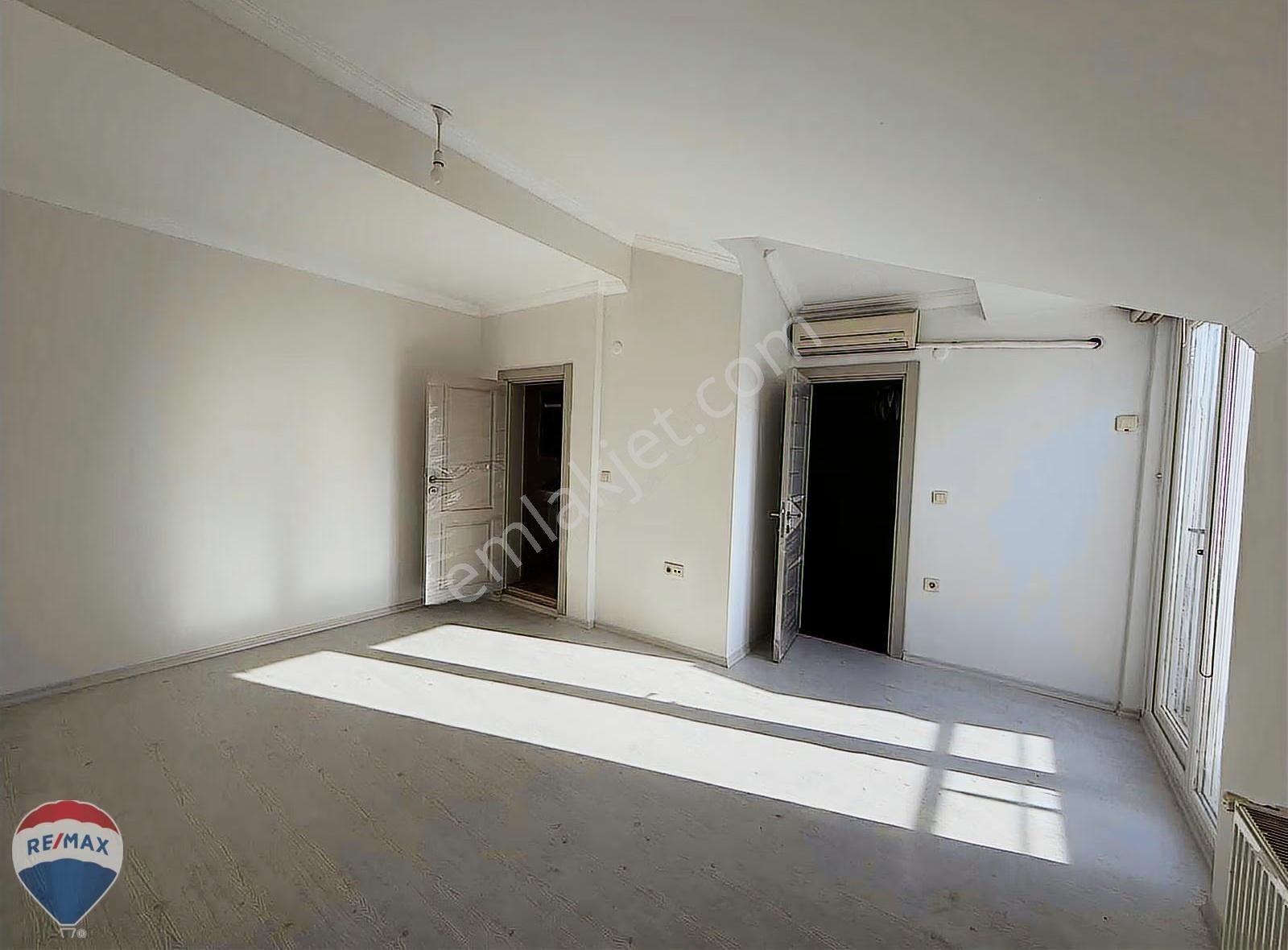 Remax İrem Cebeci'den Çarşıya Yakın Geniş 2+1 - Görsel 4