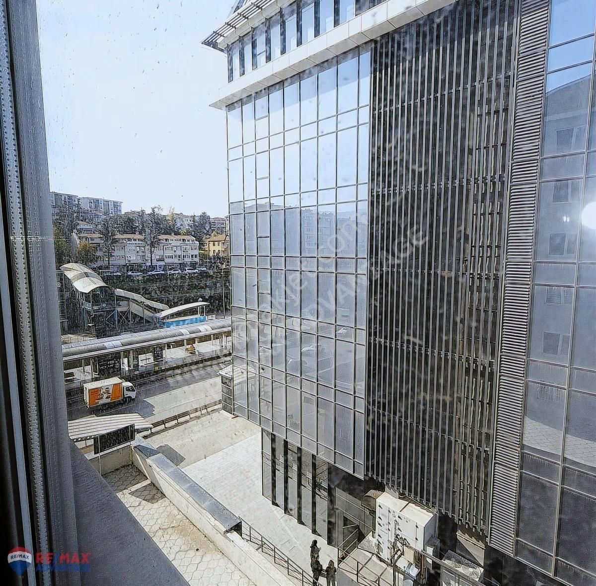 Remax Advantage'den Beşevler Metro Önünde Kıralık Ofıs - Görsel 14