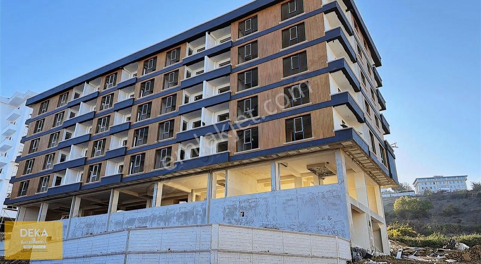 Deka Gayrimenkul'den Körfez'de Tramvaya 250m Deniz Manzaralı 1+1