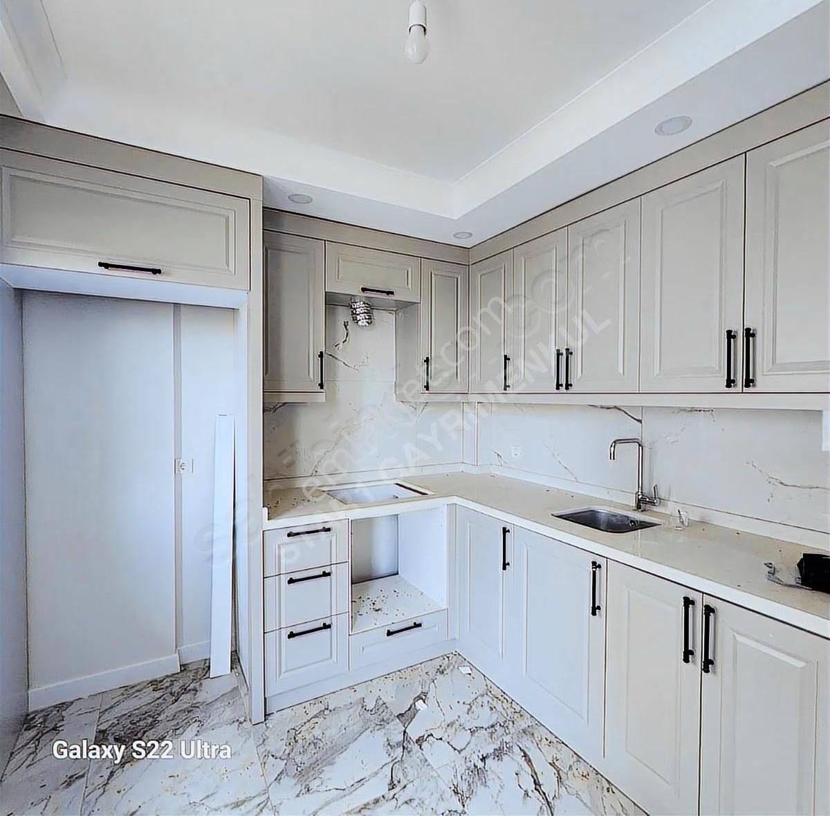 Osman Gün Den Denize Plaja Yakın Konumda