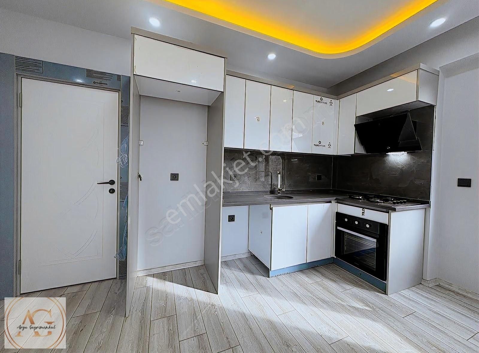 Arya'dan Akçay Kordonda Denize 30 Metre Mesafede 1+1 Daire