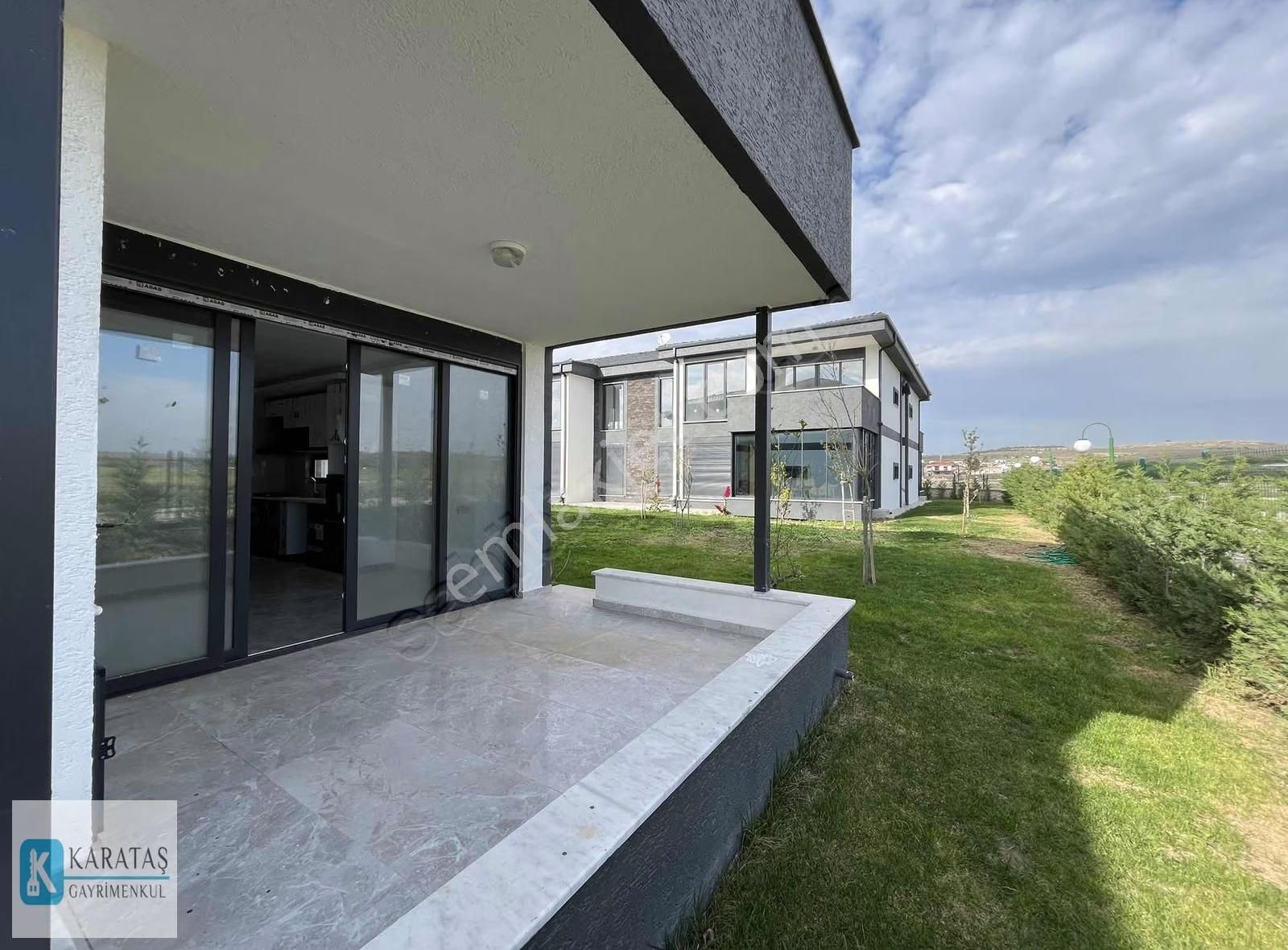 Küçükköy'de Özel Bahçeli Havuzlu Sitede 2+1 Daire - Görsel 14