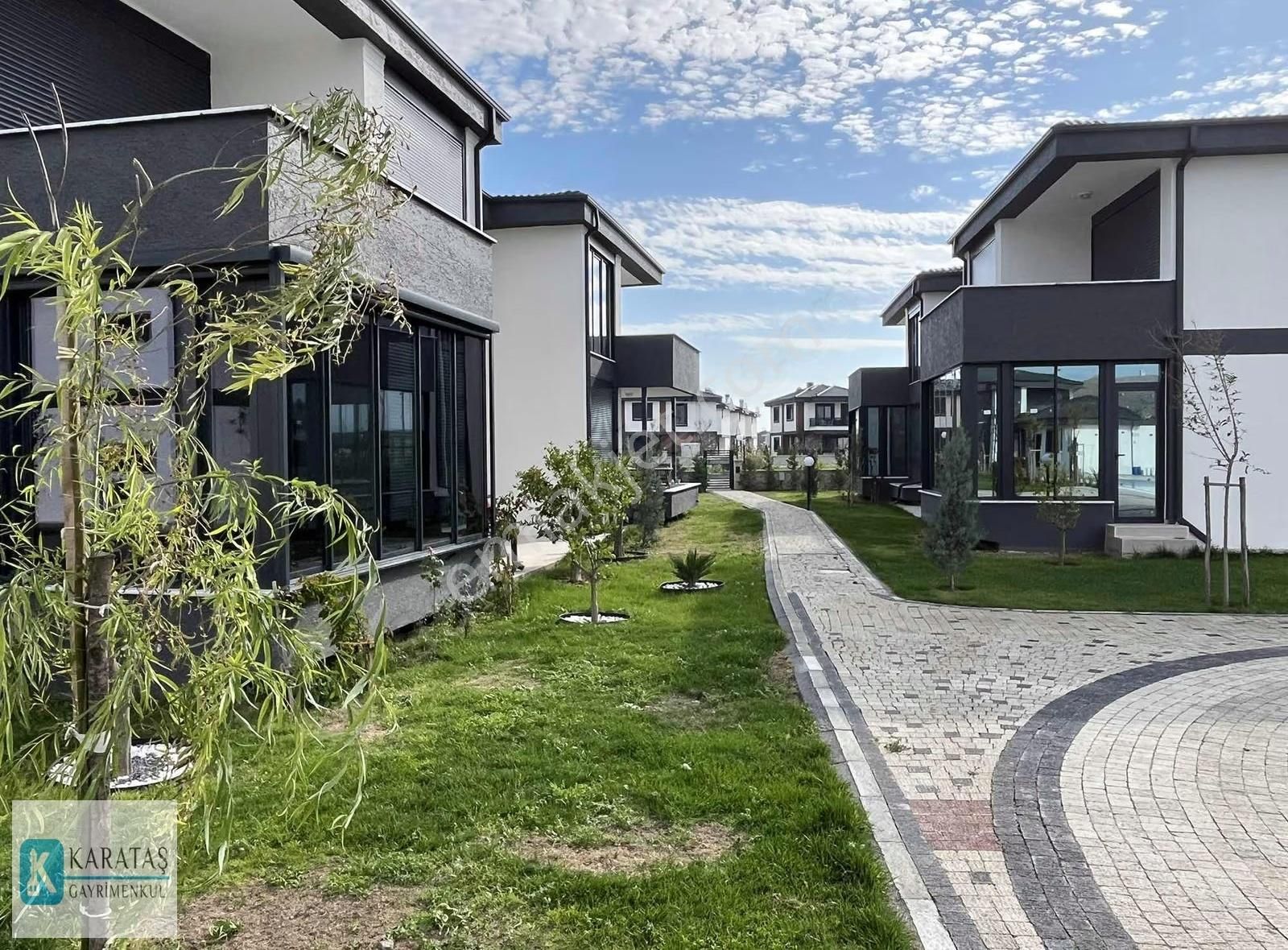 Küçükköy'de Özel Bahçeli Havuzlu Sitede 2+1 Daire - Görsel 19