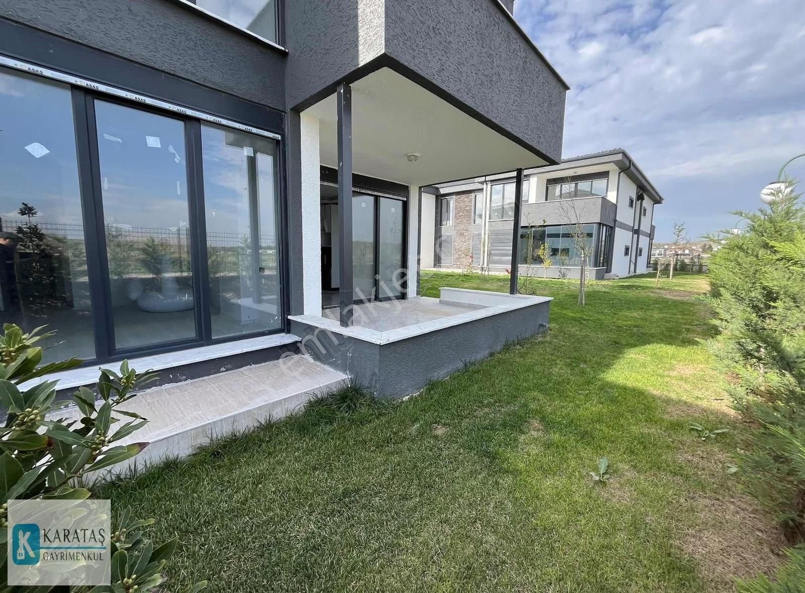 Küçükköy'de Özel Bahçeli Havuzlu Sitede 2+1 Daire - Görsel 3