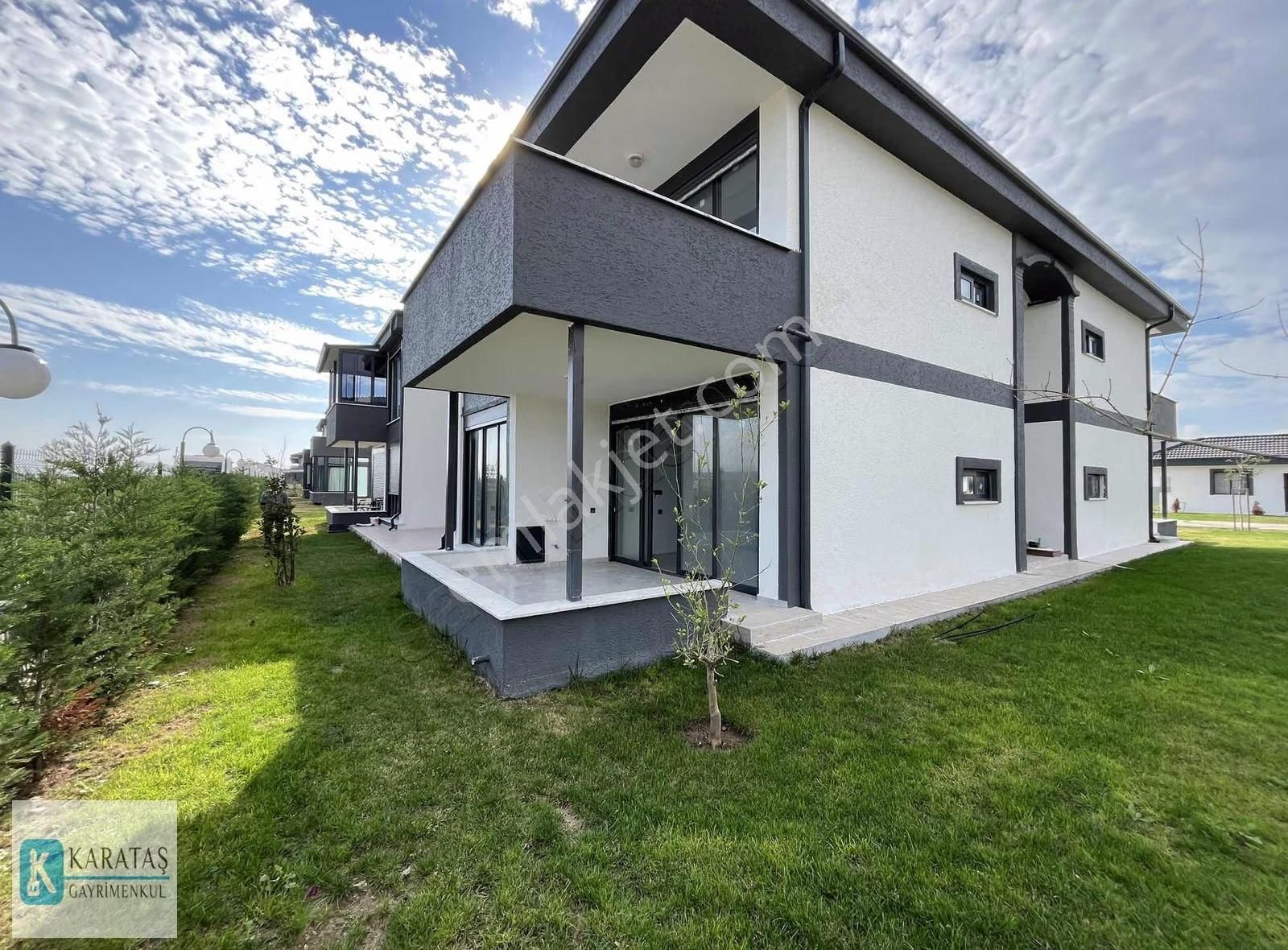 Küçükköy'de Özel Bahçeli Havuzlu Sitede 2+1 Daire - Görsel 29