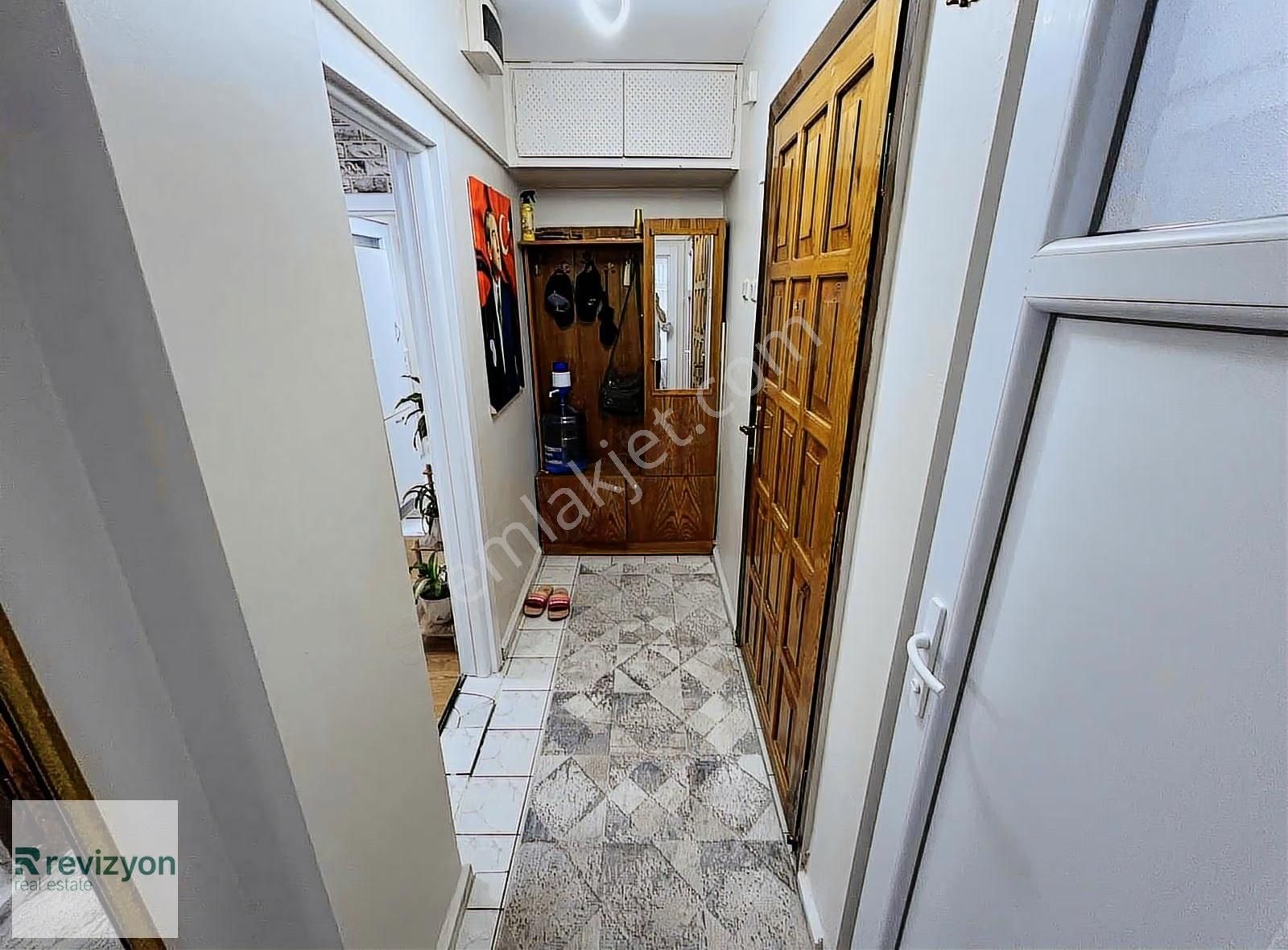 Cadde Üstü Bahçeli 2+1 Tadilatlı Masrafsız Otoparklı Dairemiz - Görsel 4