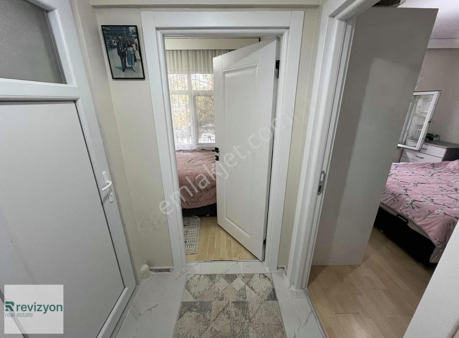 Cadde Üstü Bahçeli 2+1 Tadilatlı Masrafsız Otoparklı Dairemiz - Görsel 32