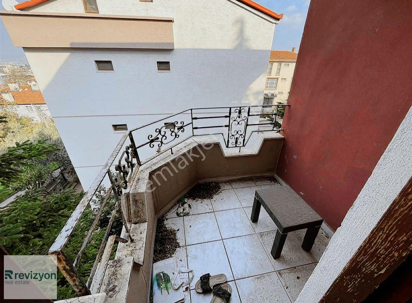 Konak Mahallesinde 3 Katlı Havuzlu Bahçeli Satılık Villa - Görsel 29