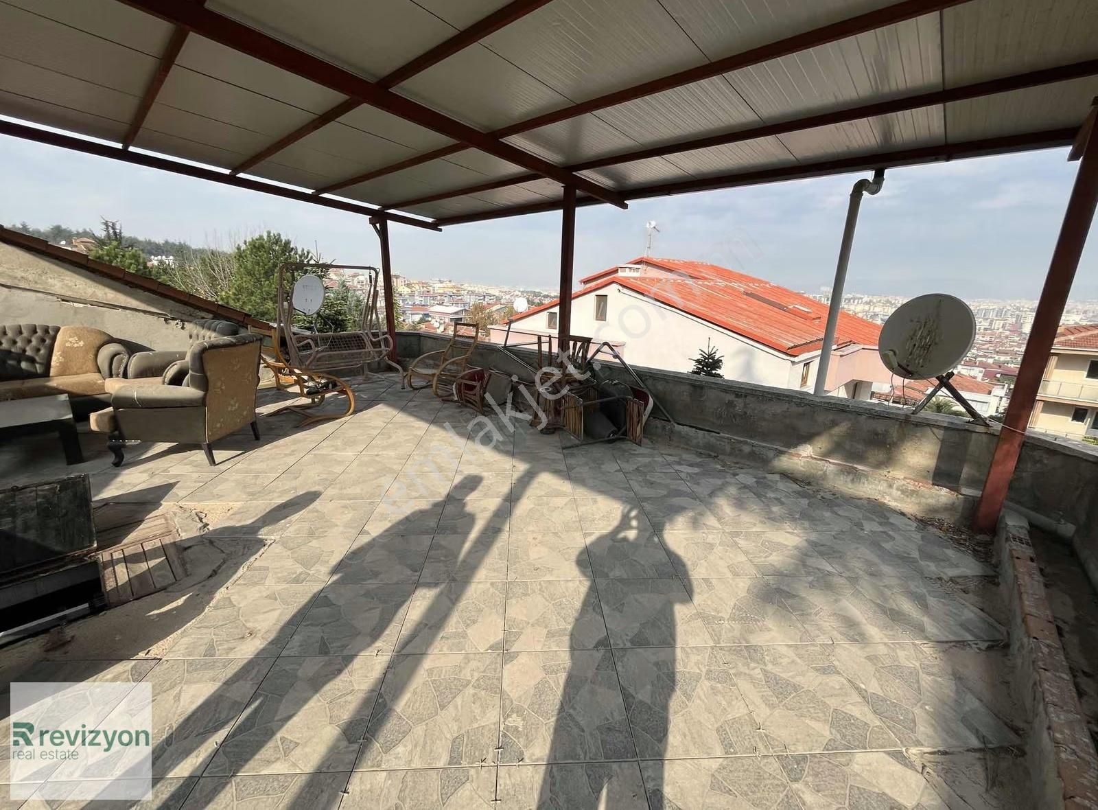 Konak Mahallesinde 3 Katlı Havuzlu Bahçeli Satılık Villa - Görsel 9