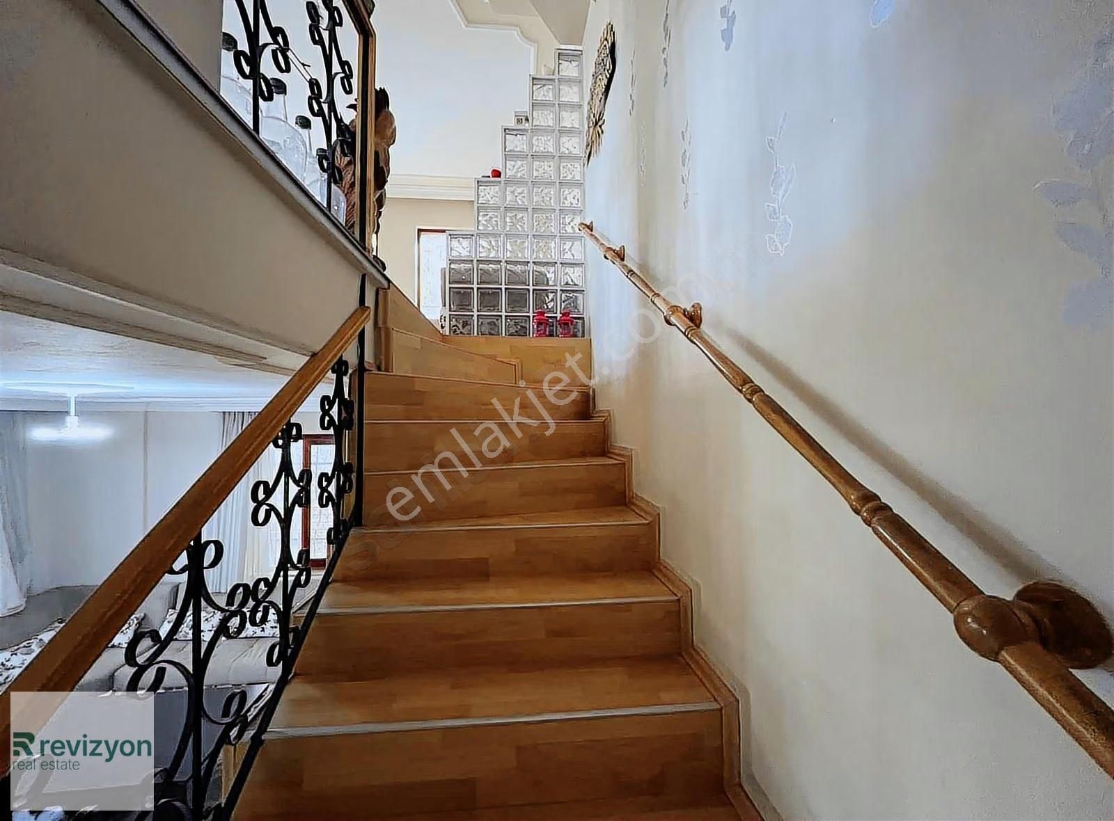 Konak Mahallesinde 3 Katlı Havuzlu Bahçeli Satılık Villa - Görsel 21