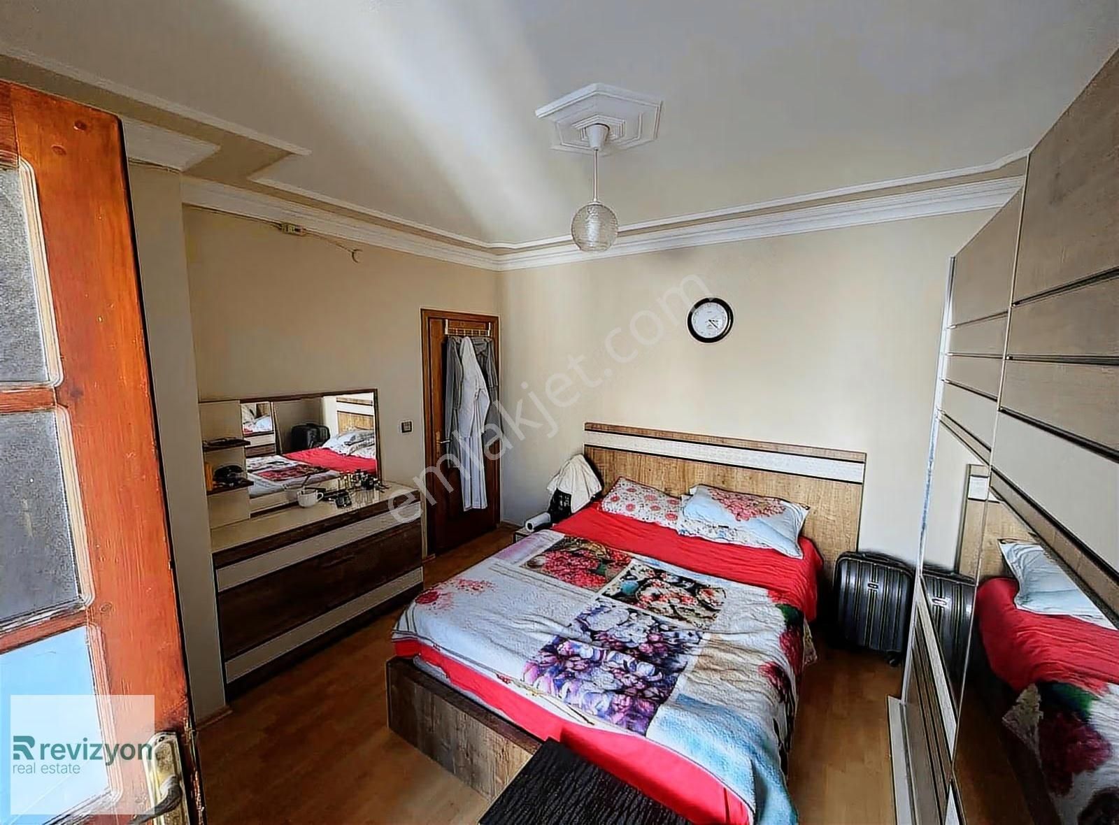 Konak Mahallesinde 3 Katlı Havuzlu Bahçeli Satılık Villa - Görsel 26