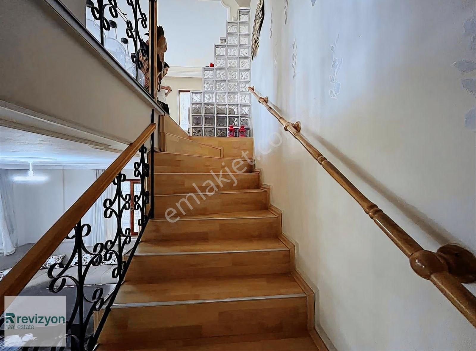 Konak Mahallesinde 3 Katlı Havuzlu Bahçeli Satılık Villa - Görsel 10