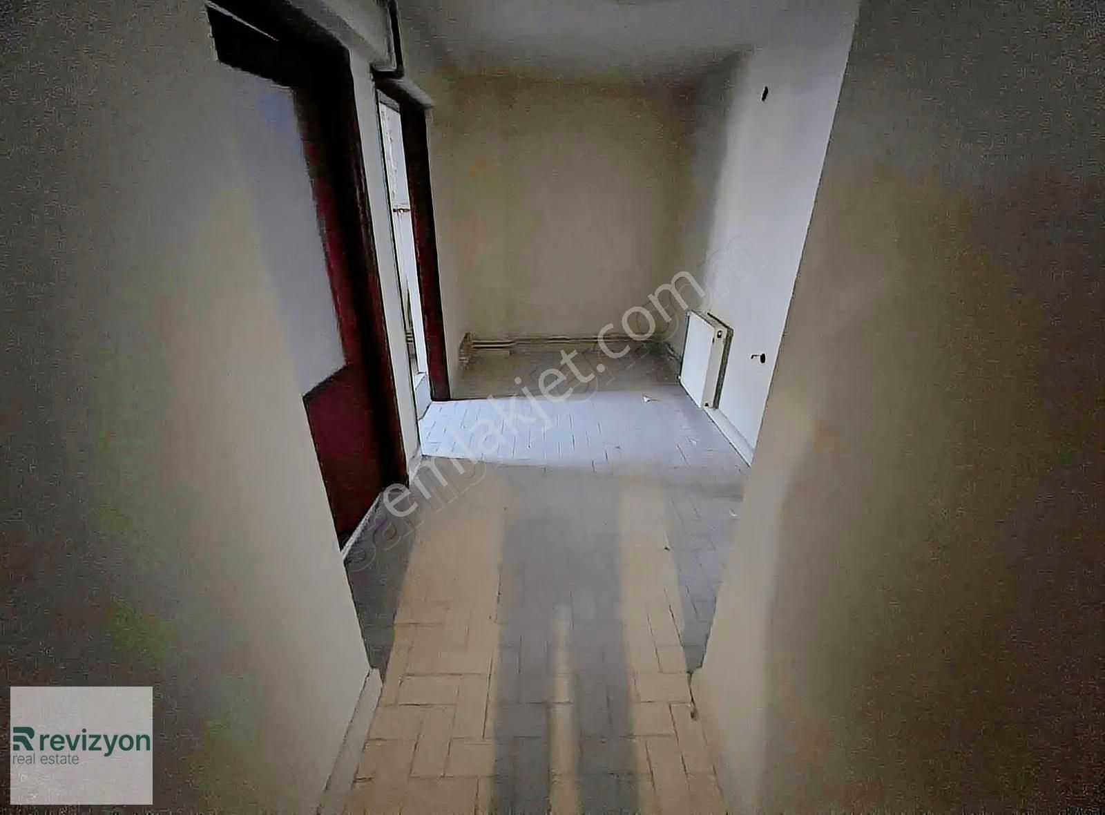Cadde Üstü Arakat 3+1 Asansörlü Çift Balkonlu Kiralık - Görsel 13