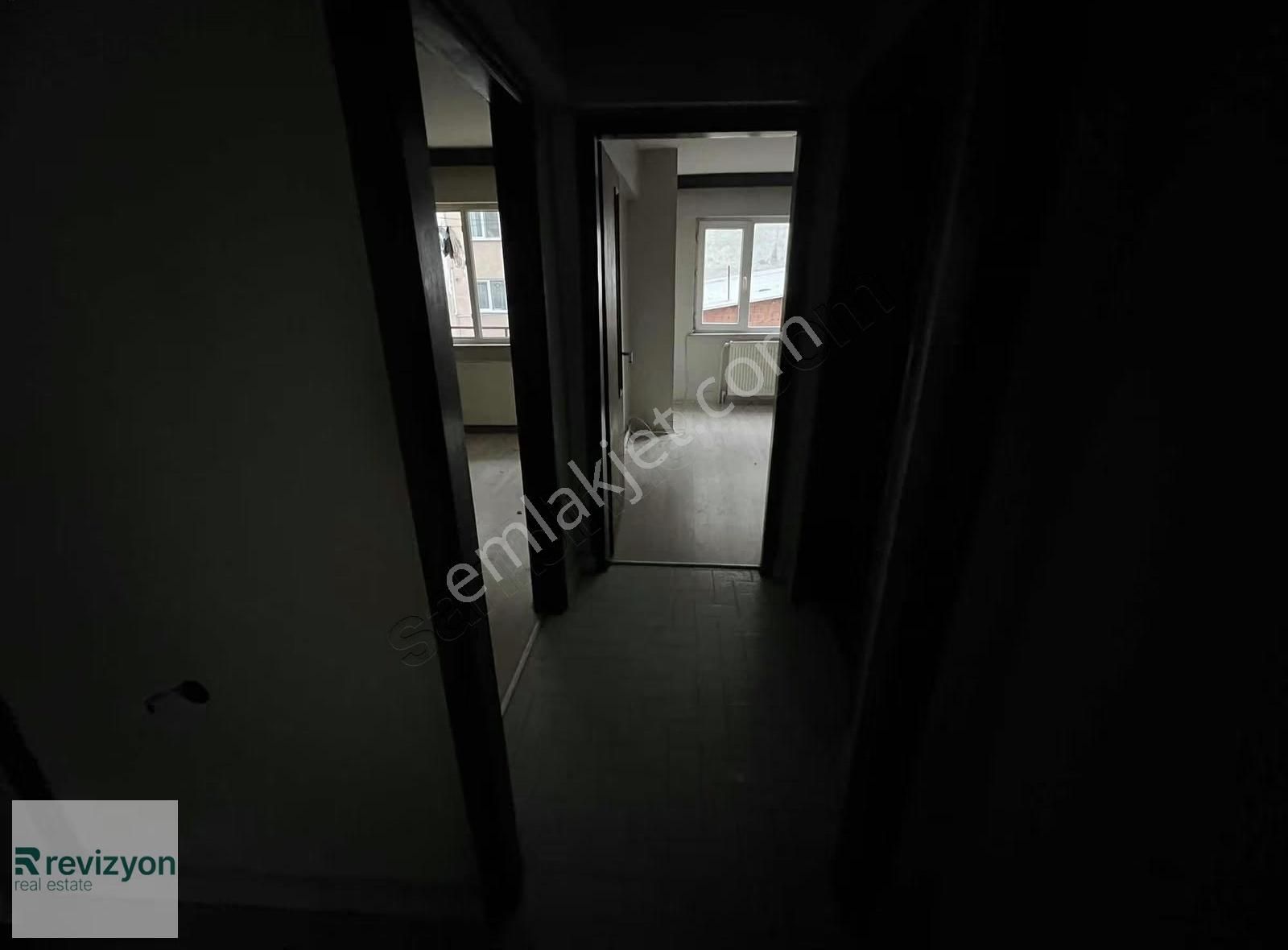 Cadde Üstü Arakat 3+1 Asansörlü Çift Balkonlu Kiralık - Görsel 4