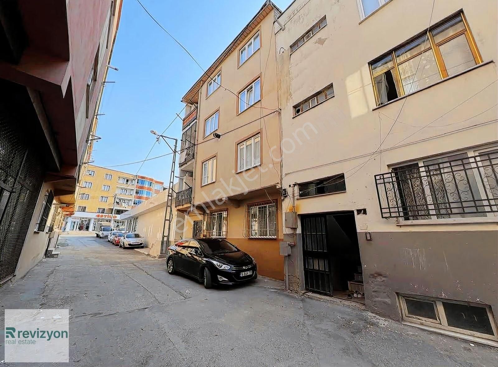 Ulusta 3,5 Katlı 3 Adet 3+1 Teras Ve Bodrum