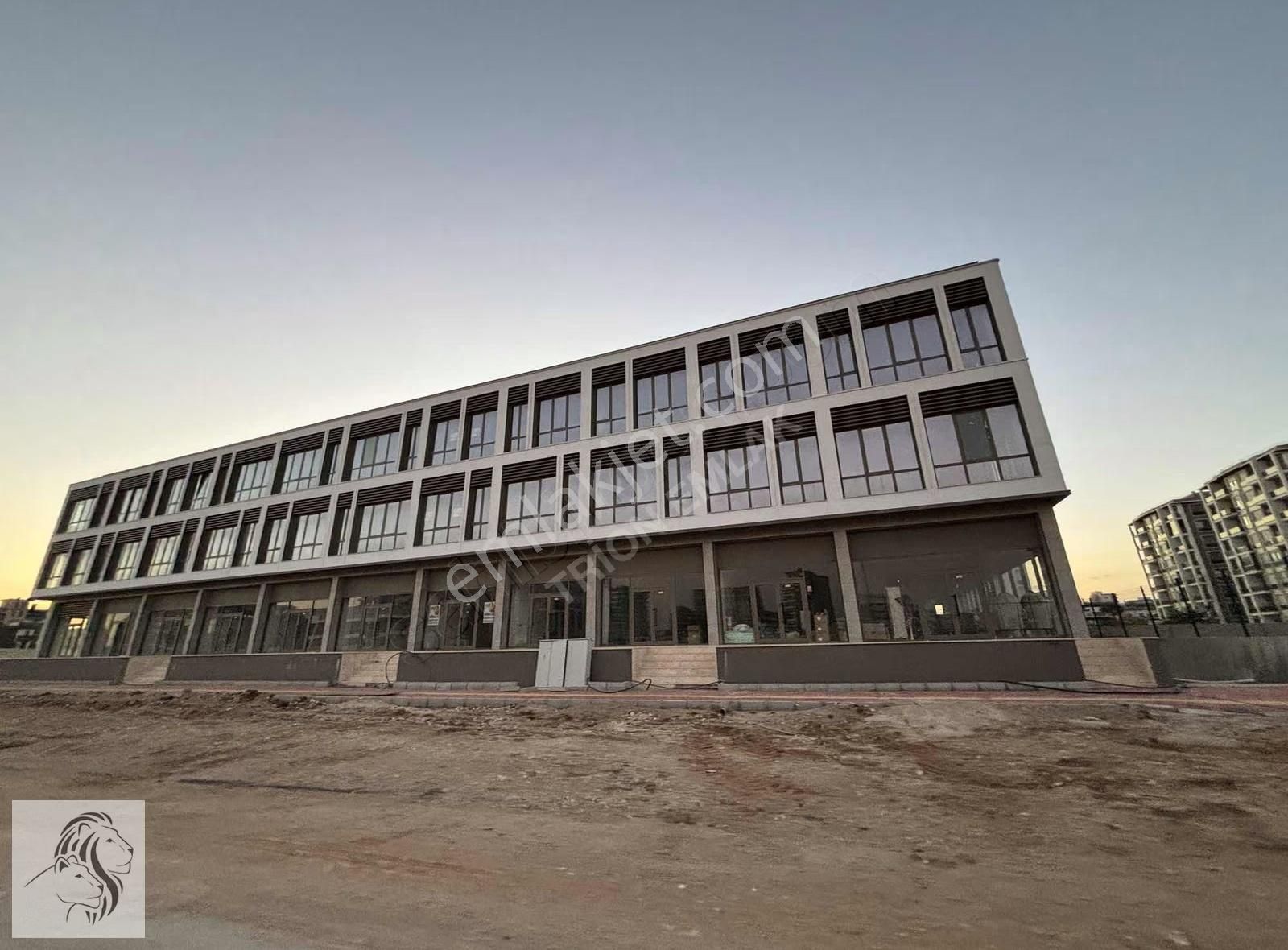 Trion Emlak - 40'lık Yolda Toplam 824m² Kiralık Depolu Dükkanlar - Görsel 30