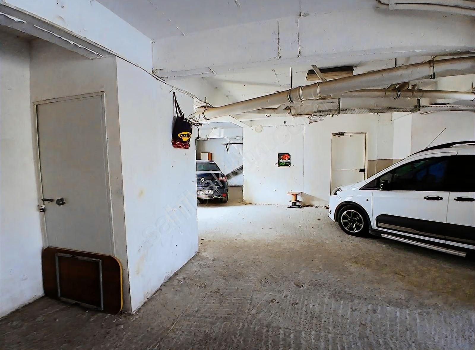 Satılık 139 M2 3+1 Pırıl Pırıl Ferah Geniş Güzel Bir Daire - Görsel 18