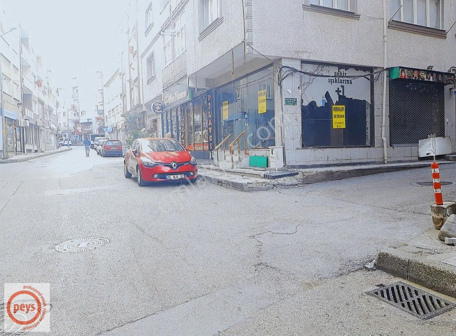 Caddeye Cephe Köşe Mağaza