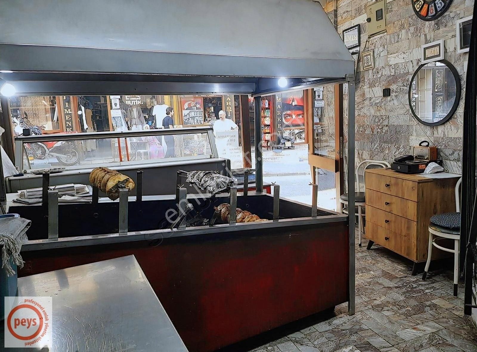 Tahtakale'de 2 Katlı Yüksek Cirolu Közde Piliç Restaurant - Görsel 13