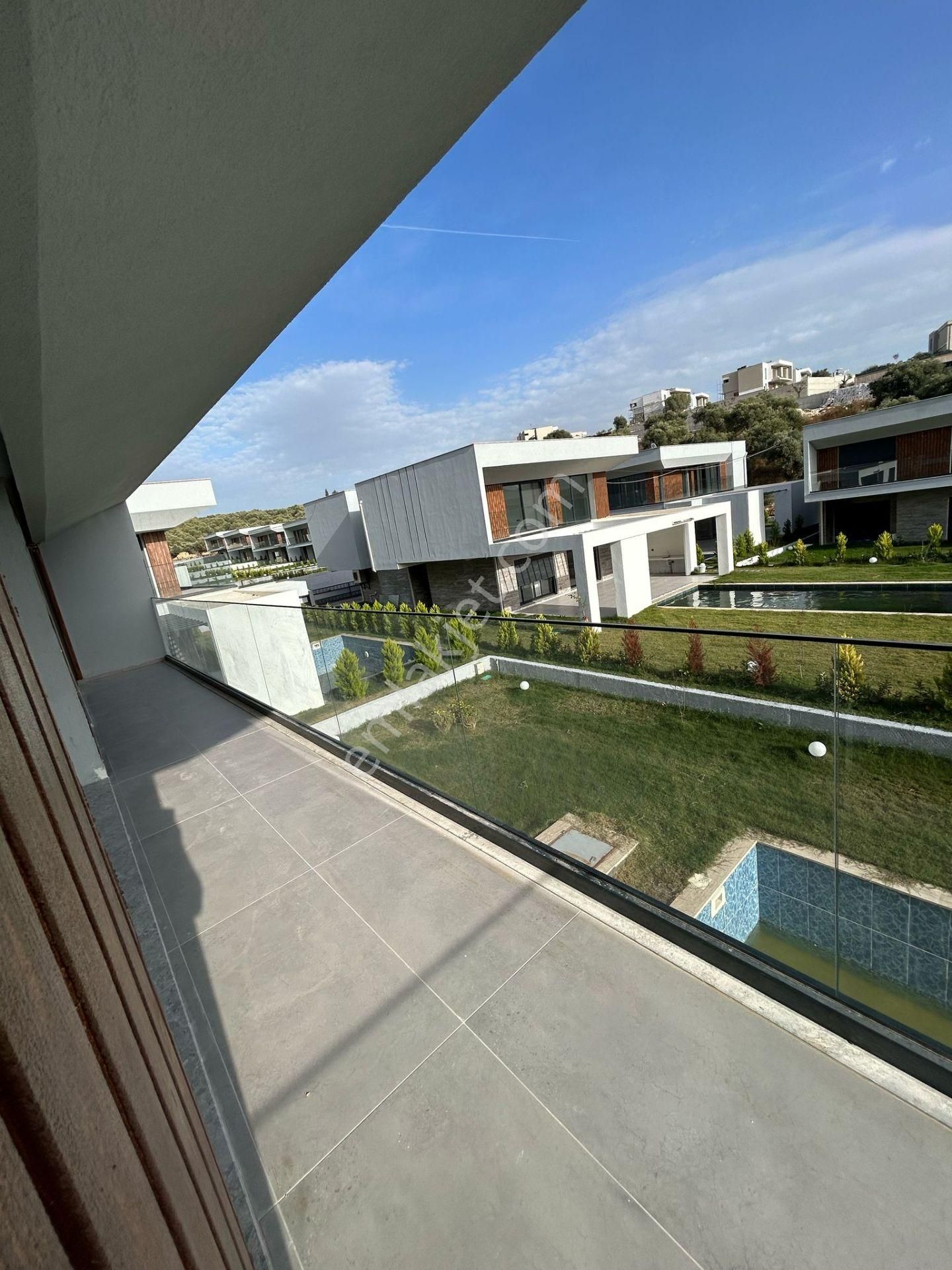 Kuşadası Avm Bölgesi Özel Havuzlu, Bahçeli, Otoparklı 4+1 Tek Müstakil - Görsel 19