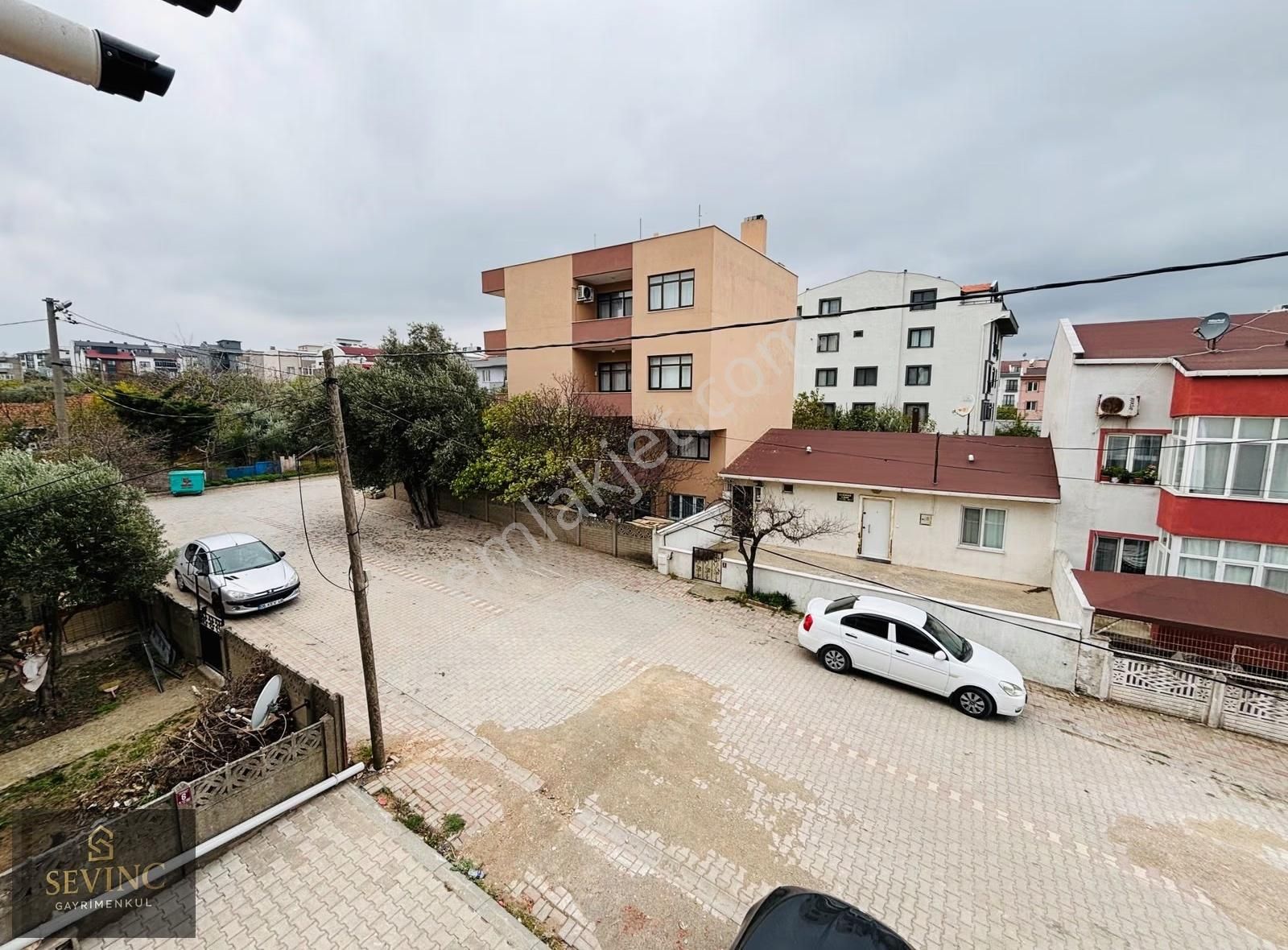 Sevinç'ten Erdek Asfaltı Yanı Ara Kat Balkonlu Kiralık Daire - Görsel 4